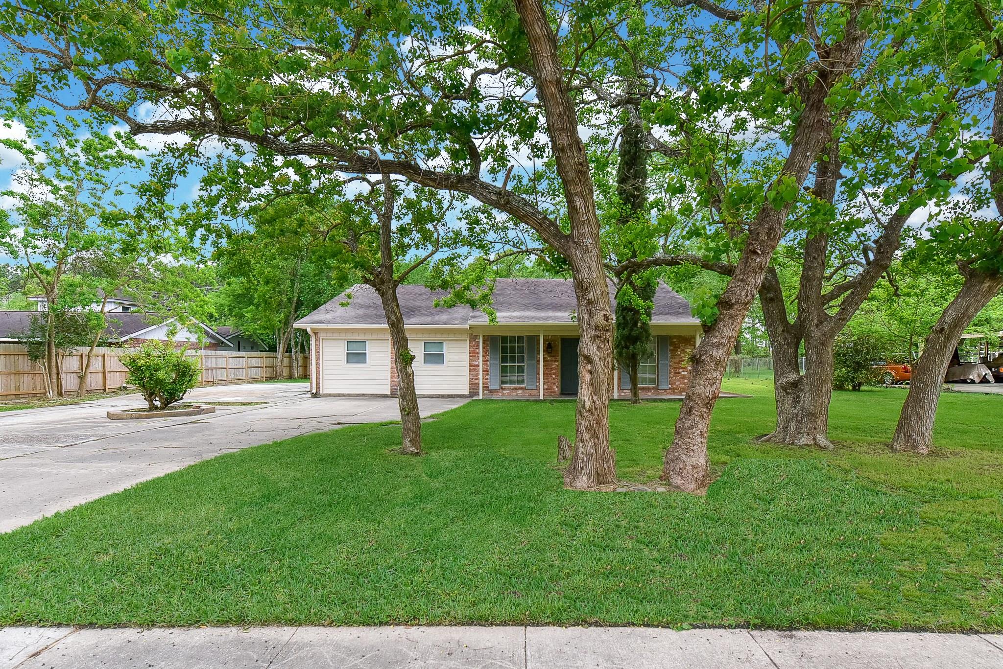 18610 Anne Dr, Webster, TX 77058