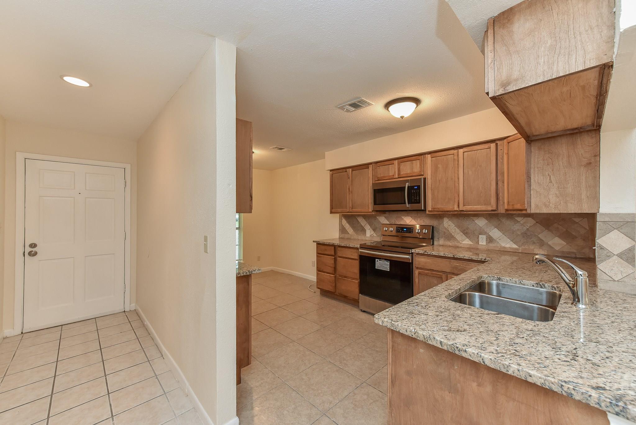 18610 Anne Dr, Webster, TX 77058 photo