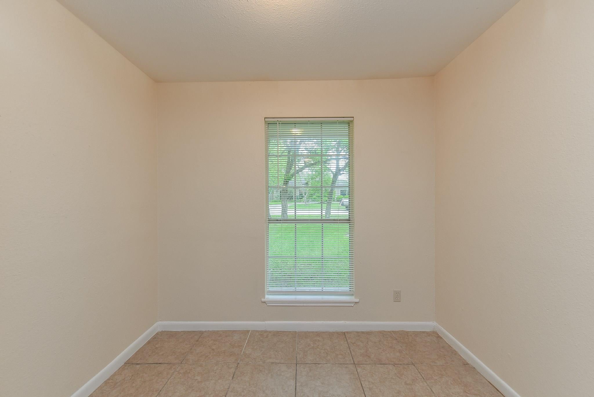 18610 Anne Dr, Webster, TX 77058 photo