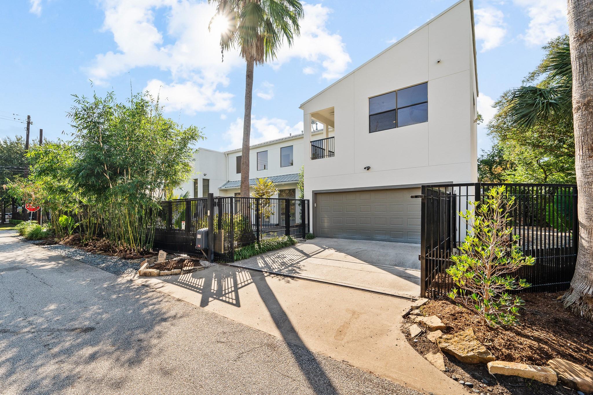 235 Malone St, Houston, TX 77007 photo