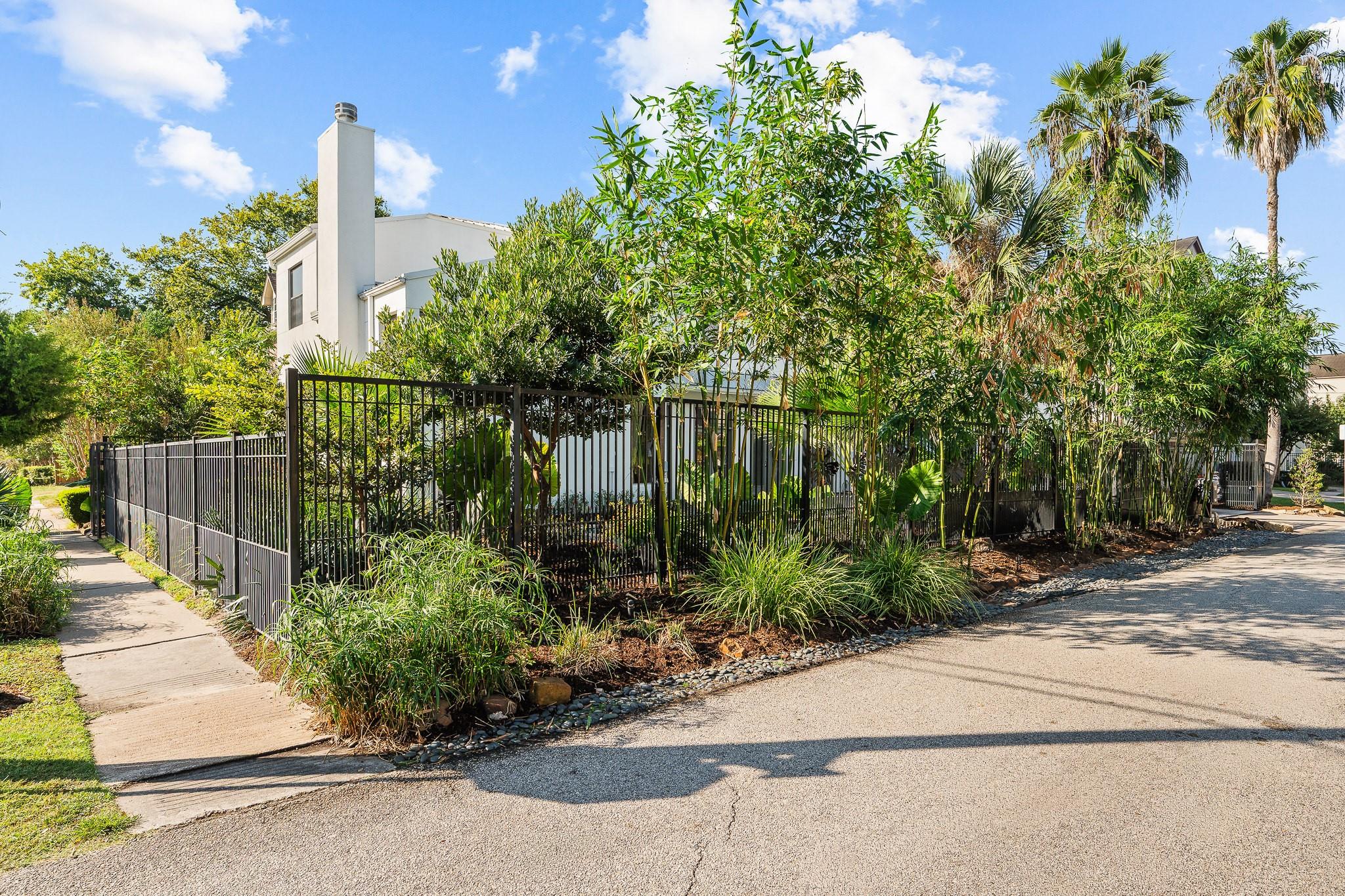 235 Malone St, Houston, TX 77007 photo