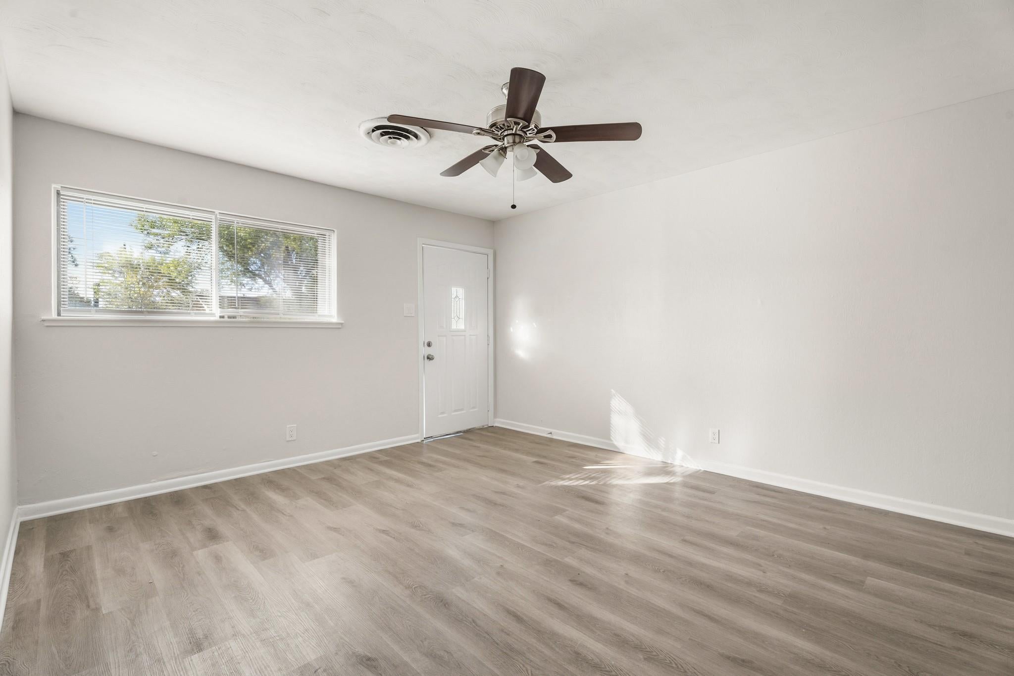 2808 28 Ave, Texas City, TX 77590 photo