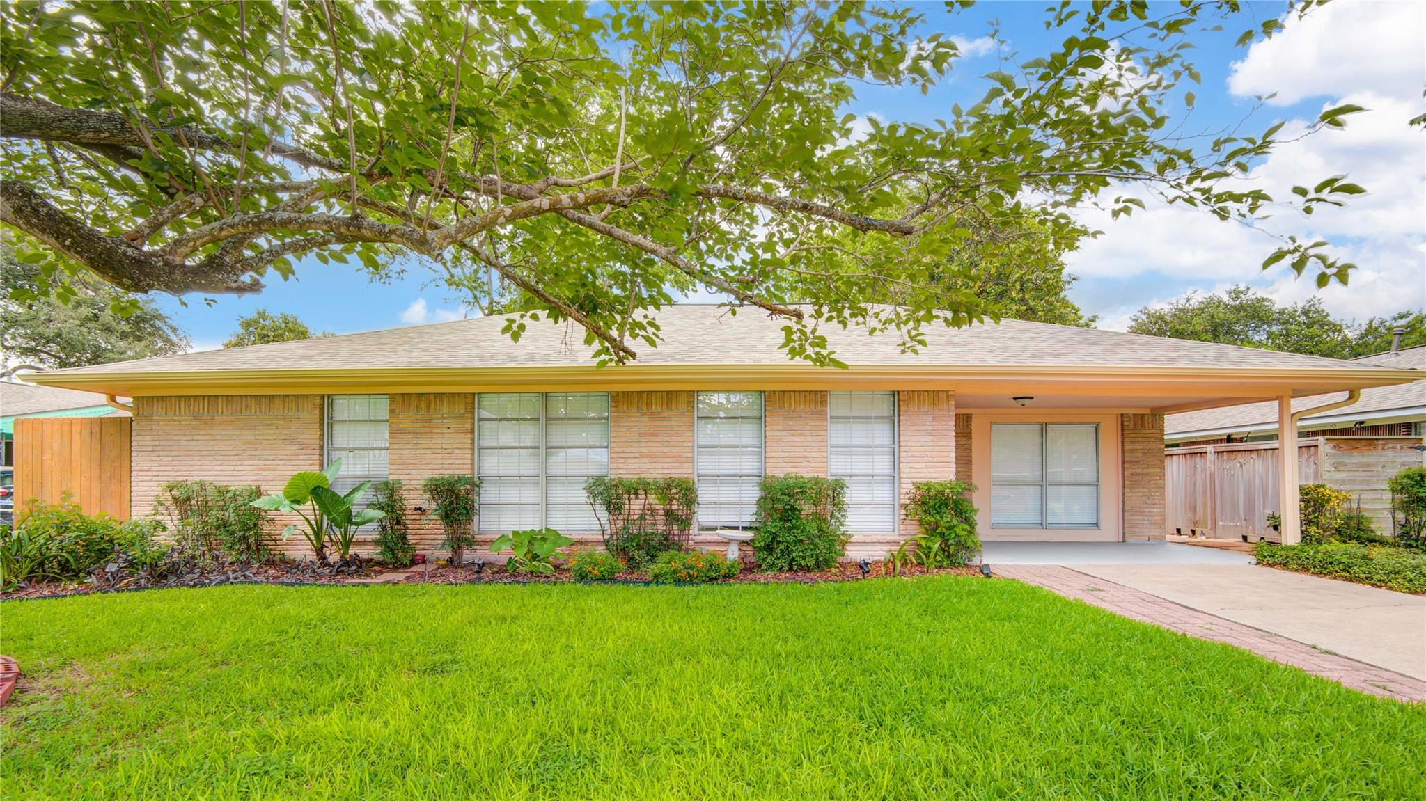 11206 Cliffwood Dr, Houston, TX 77035