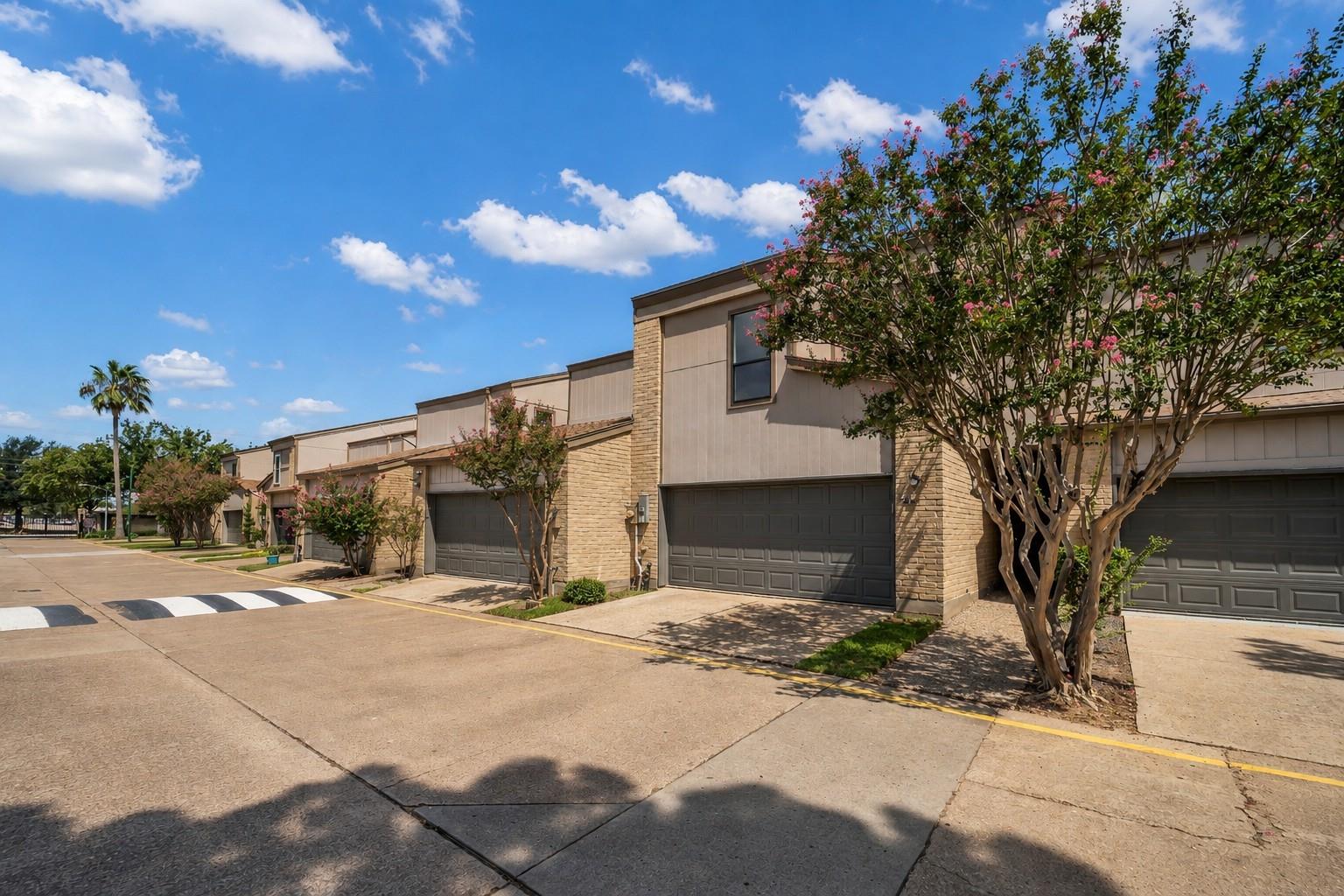 880 Tully Rd #14, Houston, TX 77079 photo