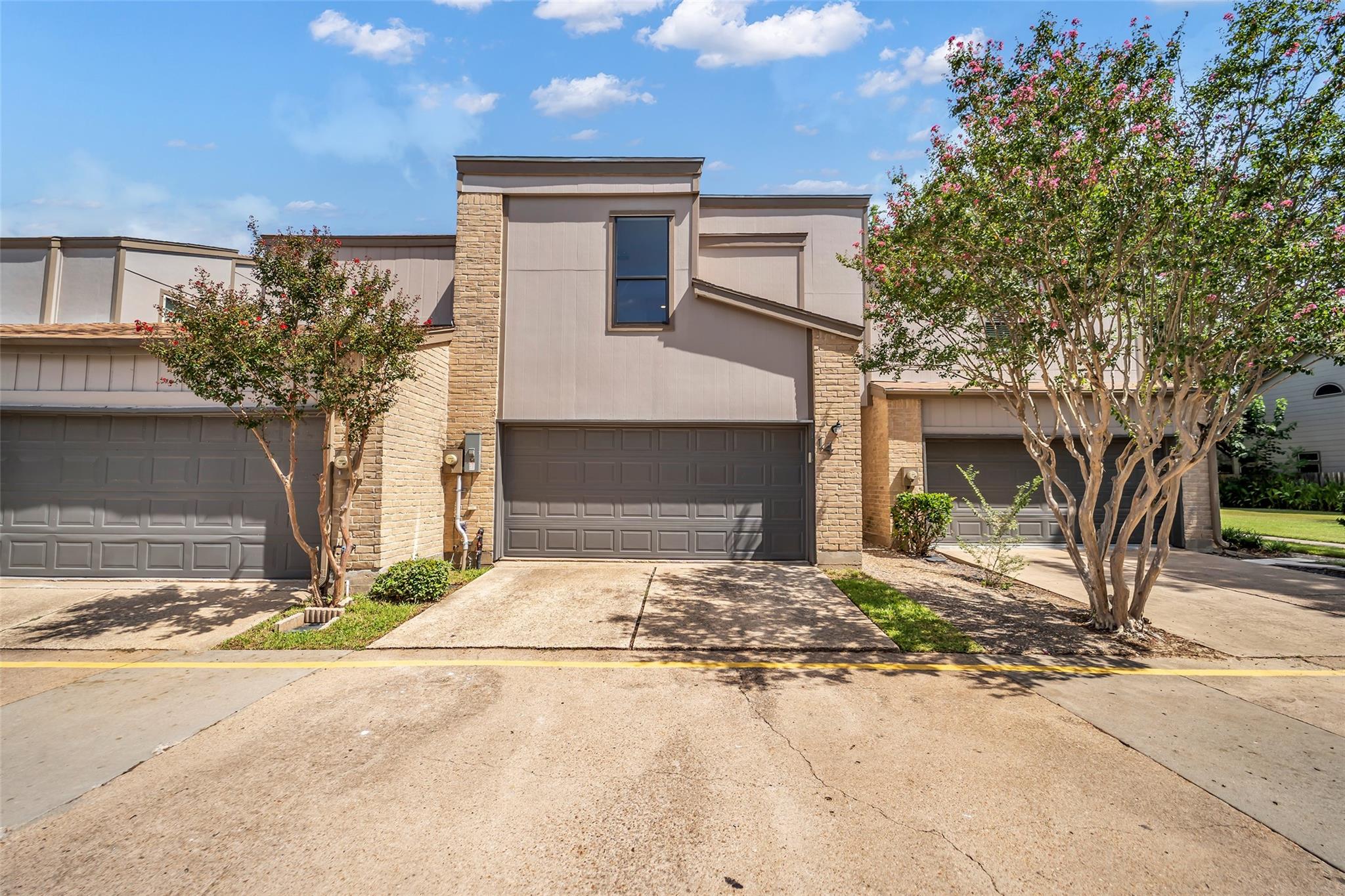 880 Tully Rd #14, Houston, TX 77079 photo