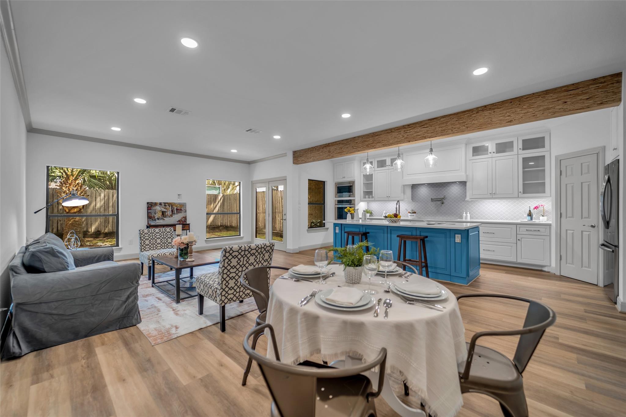 880 Tully Rd, Houston, TX 77079