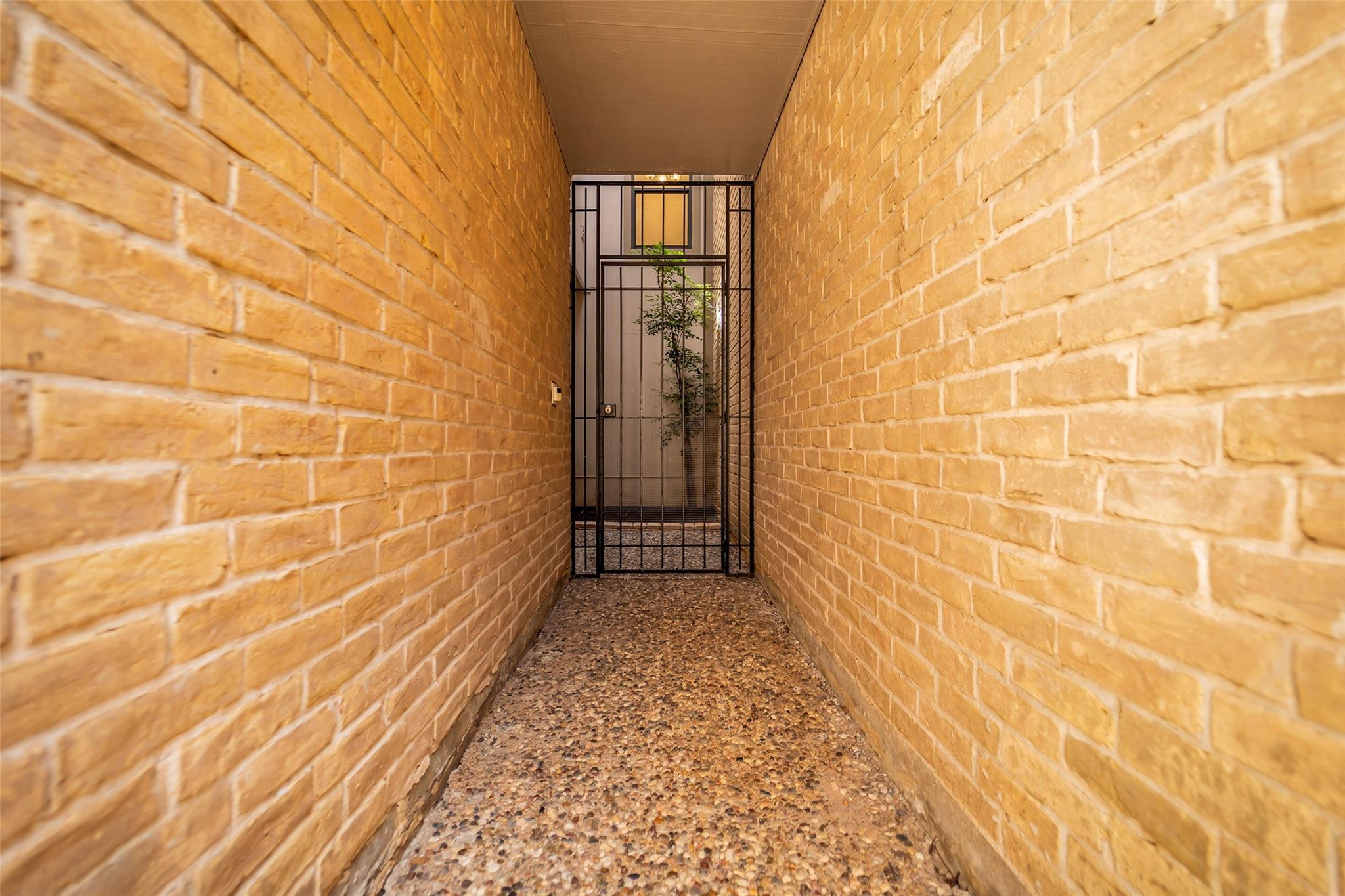 880 Tully Rd #14, Houston, TX 77079 photo