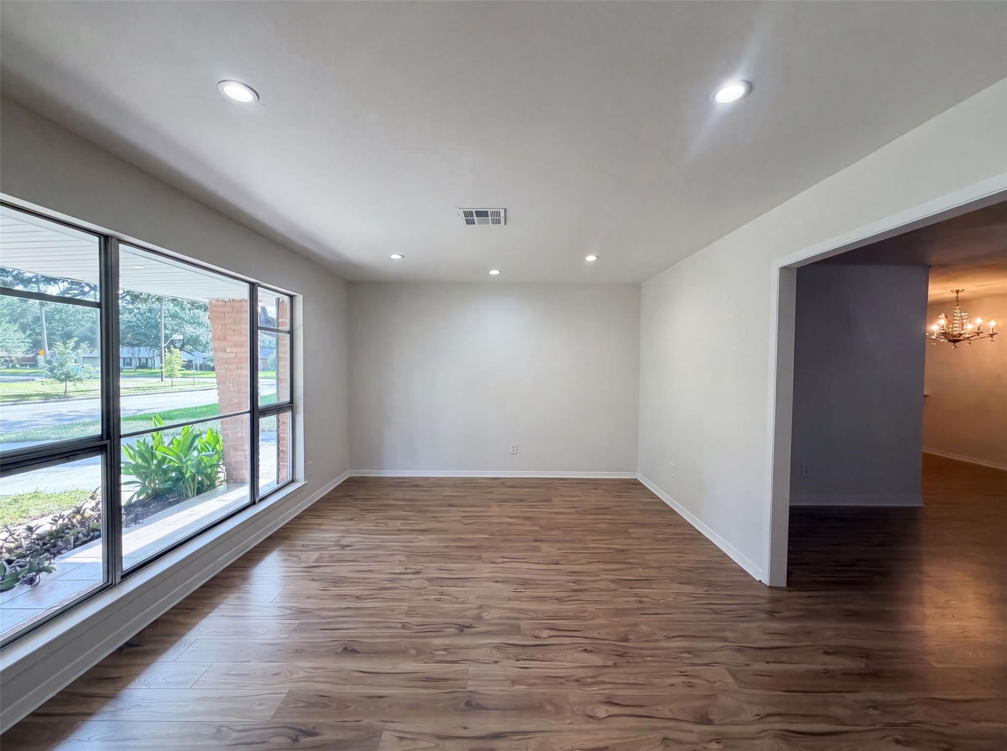 9538 Skyline Dr, Houston, TX 77063 photo