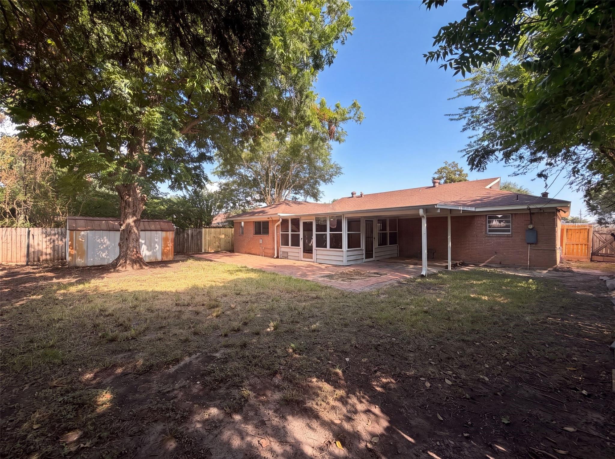 9538 Skyline Dr, Houston, TX 77063 photo