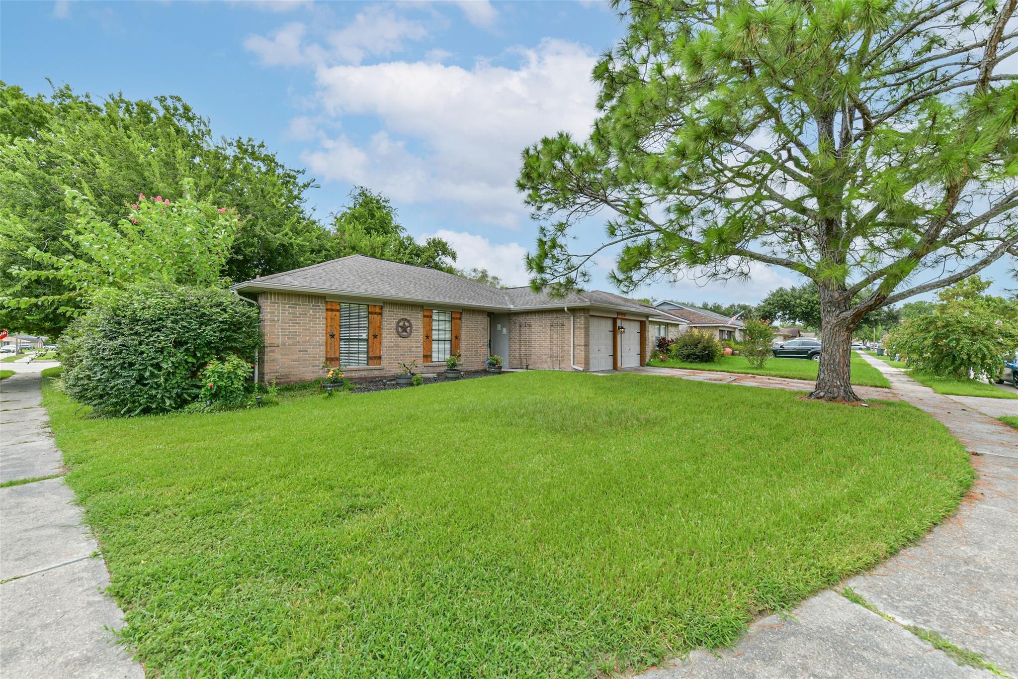 2422 Pilgrims Bend Dr, Friendswood, TX 77546 photo