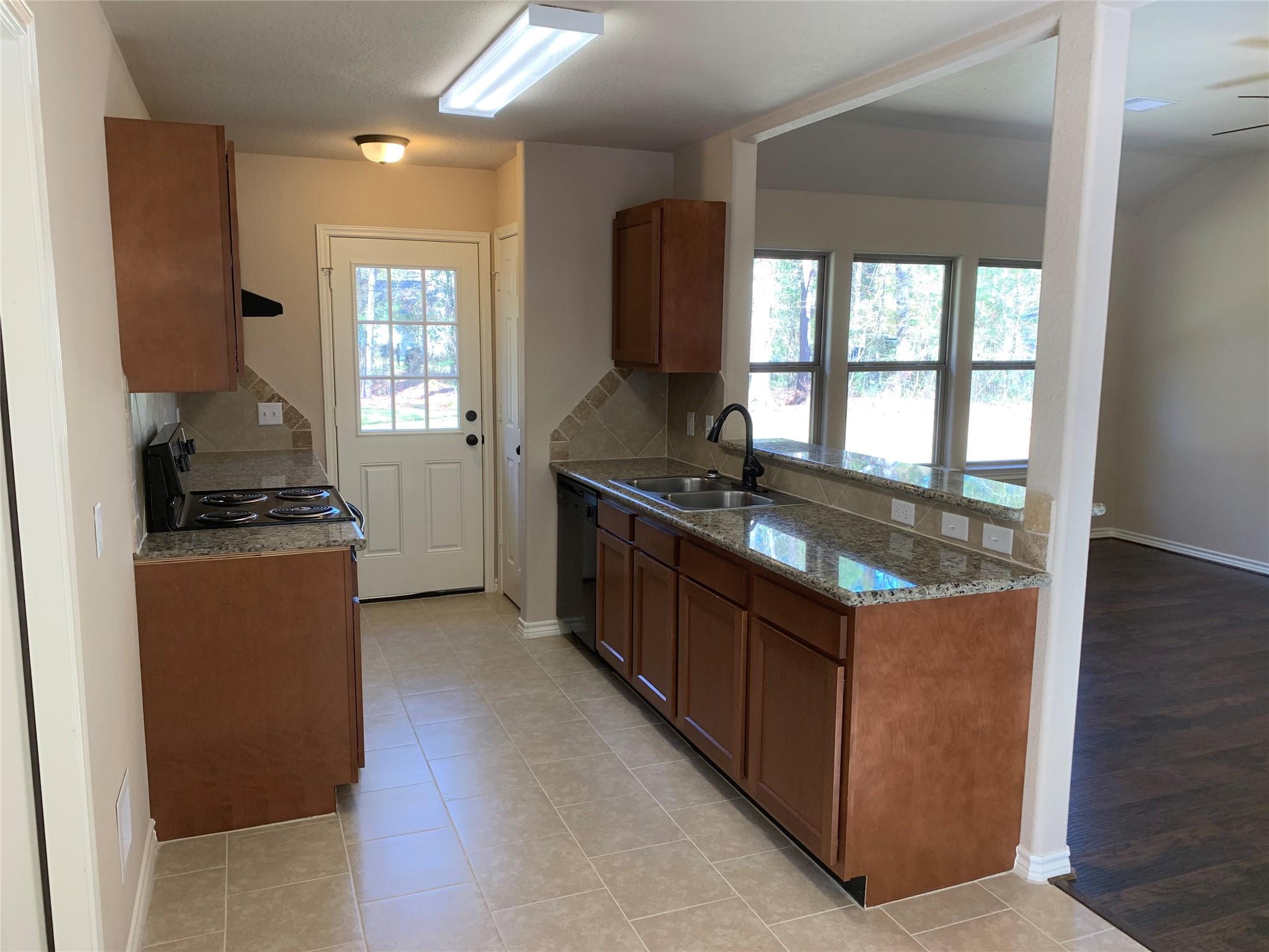 10595 Royal Andrews, Conroe, TX 77303 photo