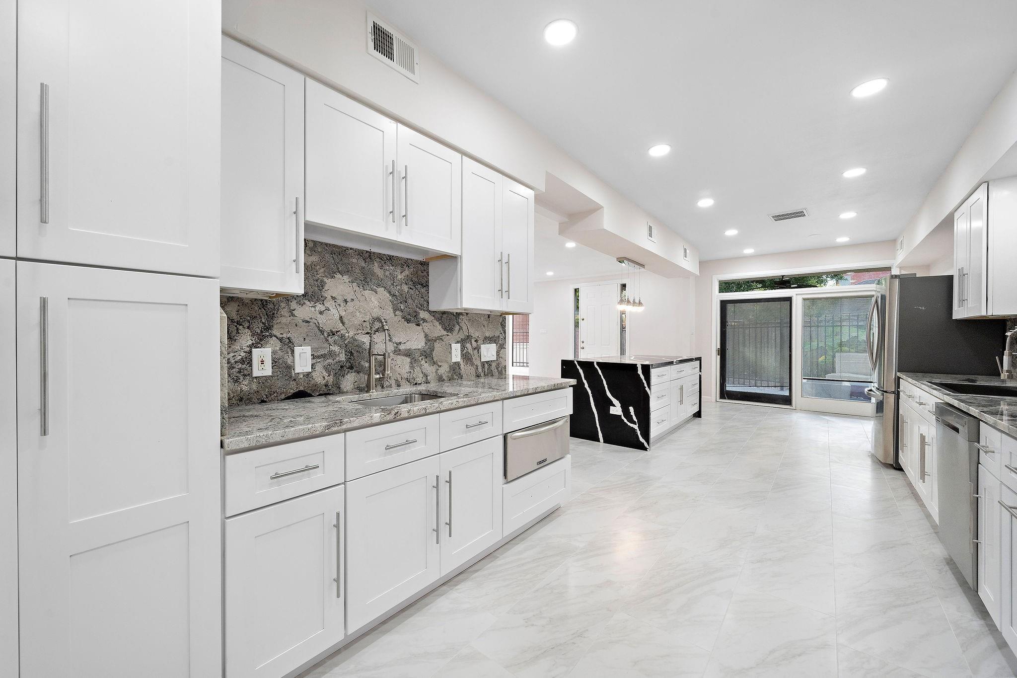 1111 Potomac Dr #B, Houston, TX 77057 photo