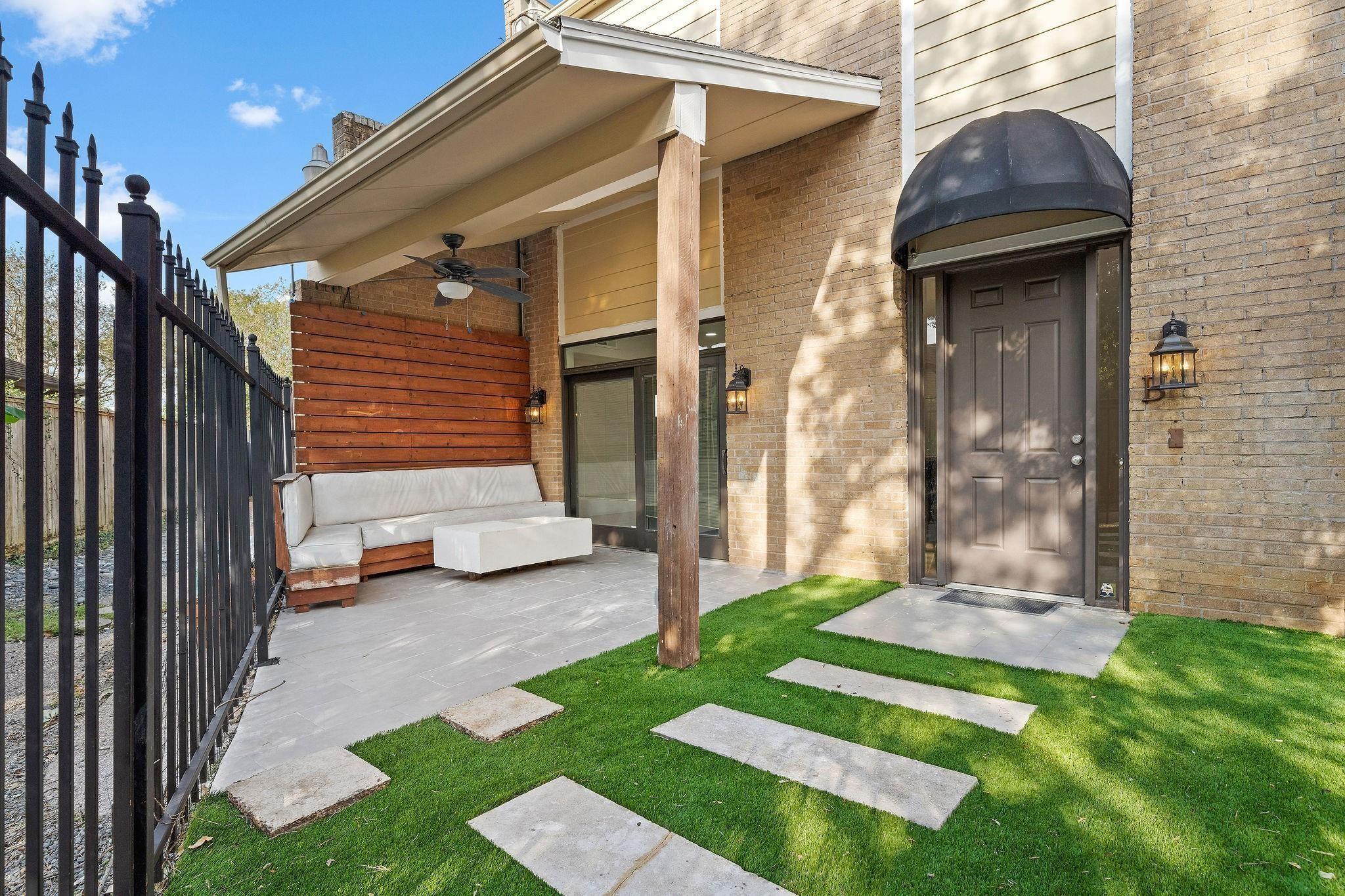 1111 Potomac Dr, Houston, TX 77057