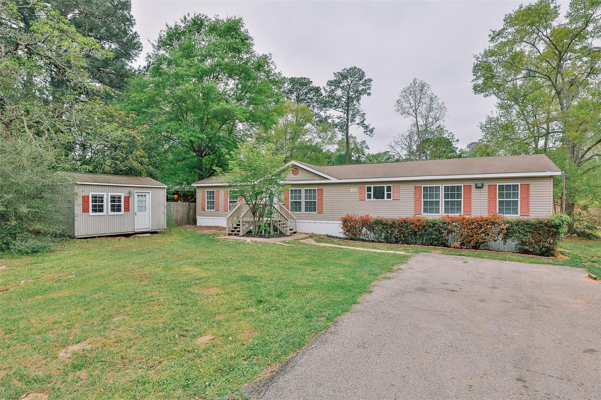 1520 Creek Dr, Conroe, TX 77304