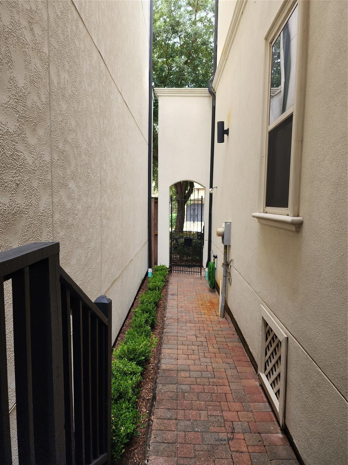 5706 Petty St, Houston, TX 77007 photo