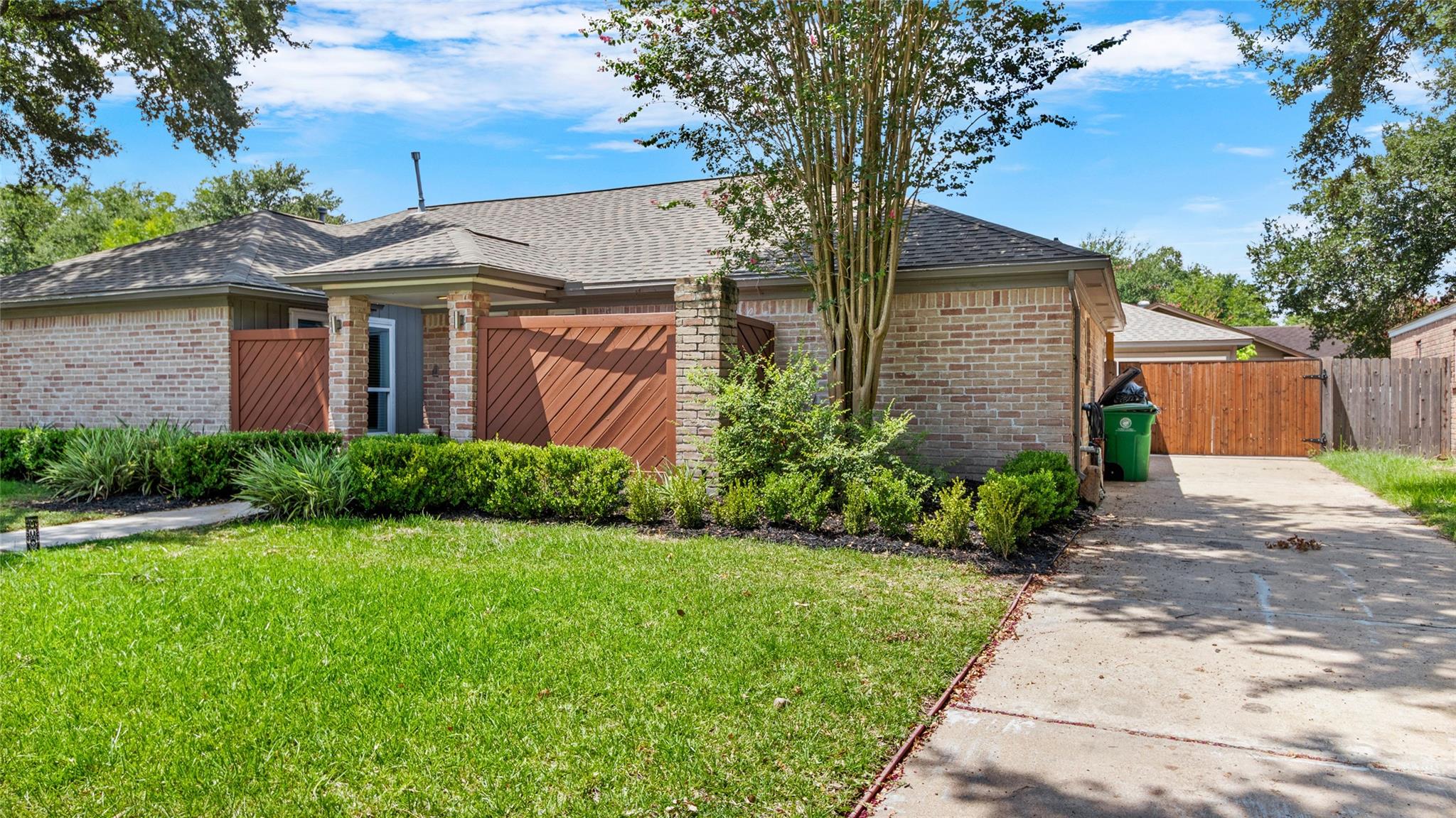12414 Rockampton Dr, Houston, TX 77031 photo