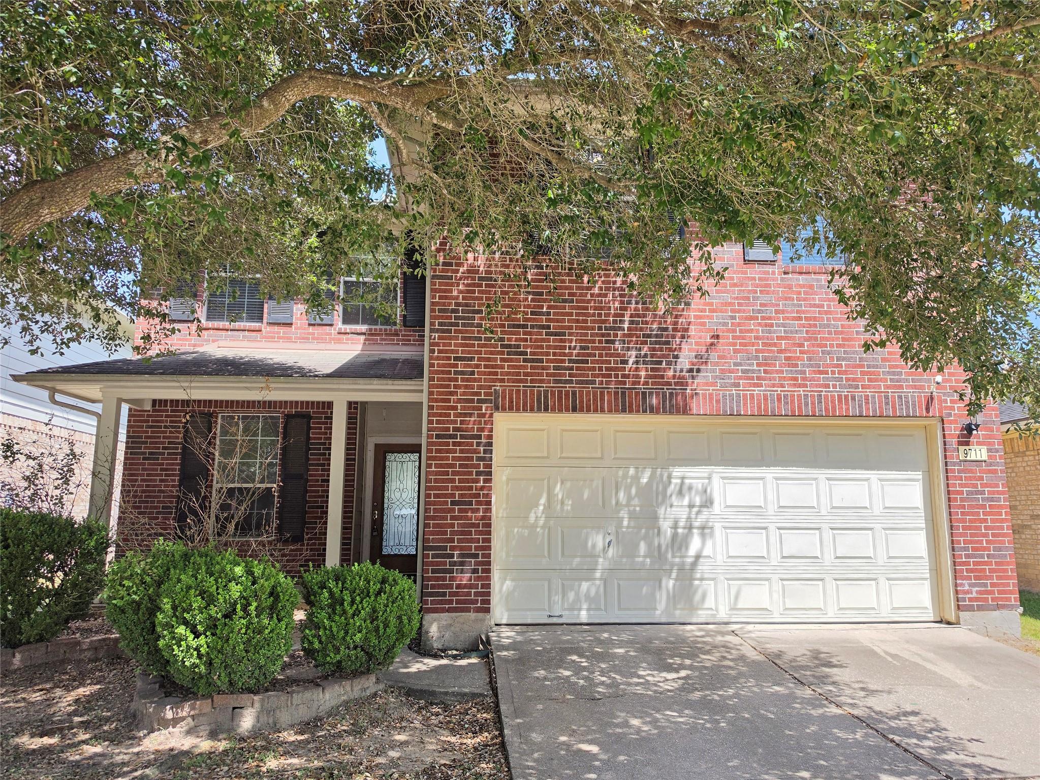 9711 Sugarblossom Ln, Sugar Land, TX 77498
