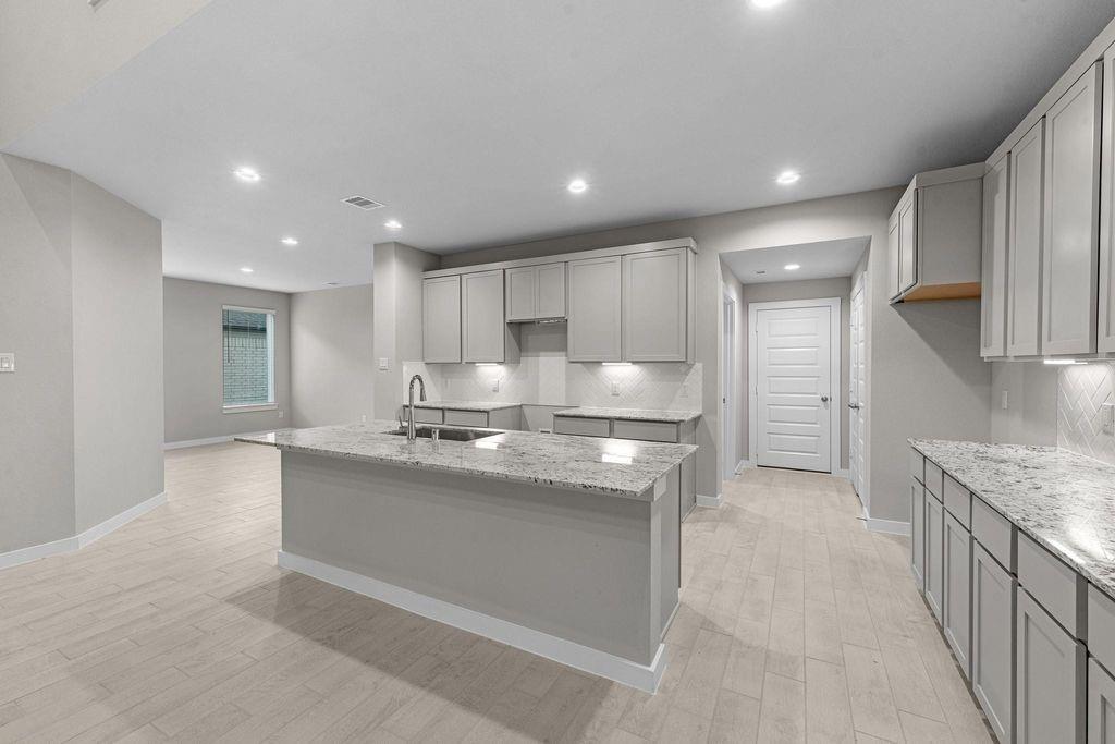 1747 Pecan Woods Ln, Conroe, TX 77301 photo