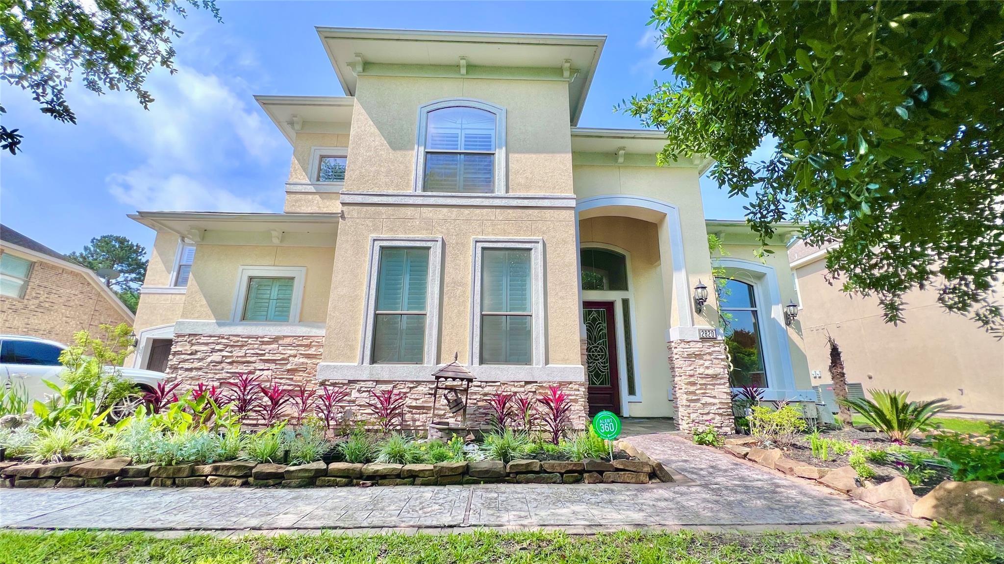 2820 S Cotswold Manor Dr, Houston, TX 77339 photo