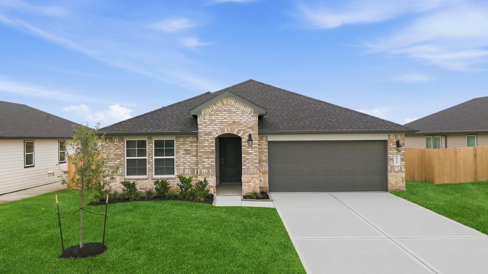 1011 Paddlefish Ln, Alvin, TX 77511