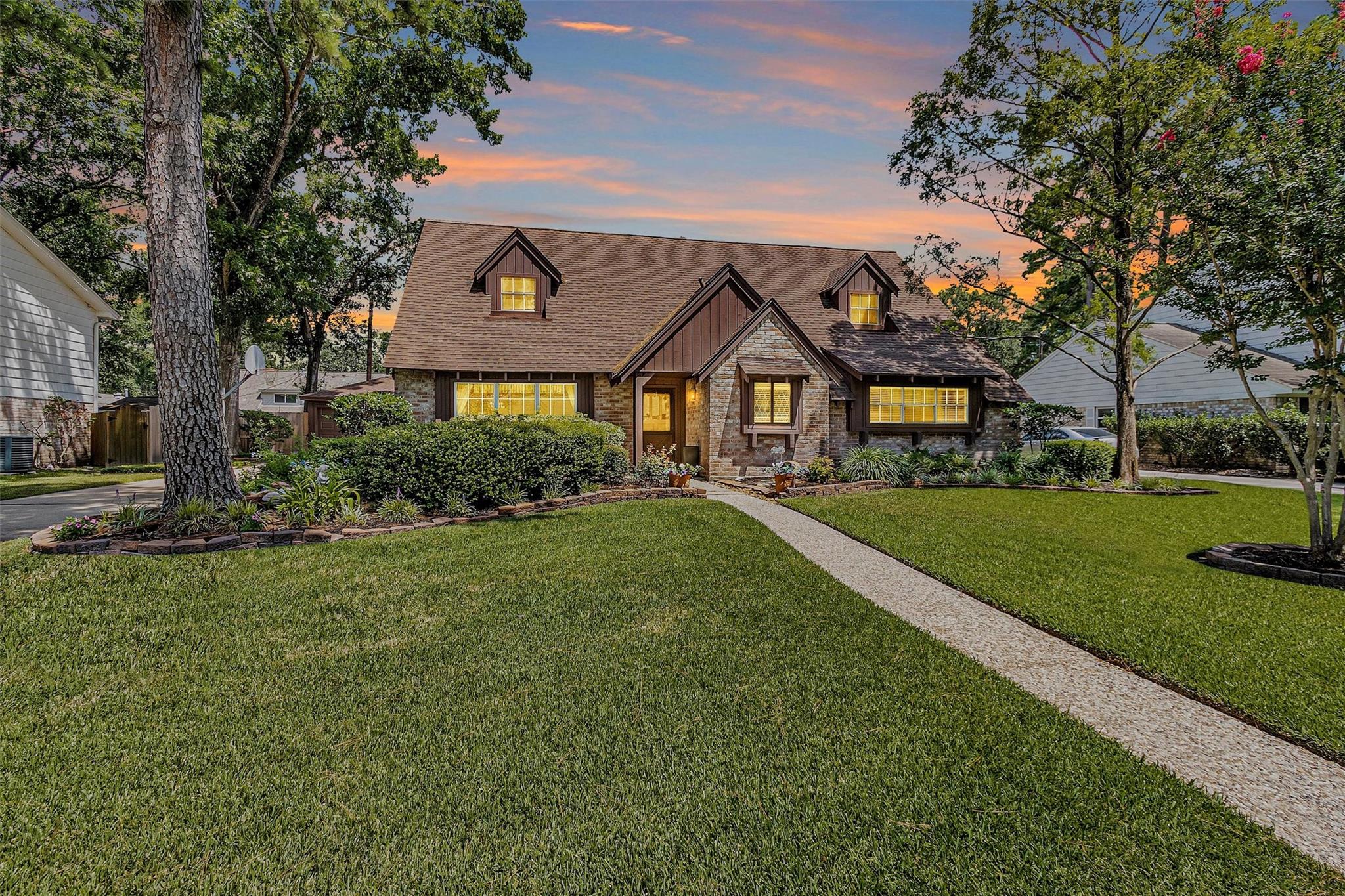 5934 Foresthaven Dr, Houston, TX 77066