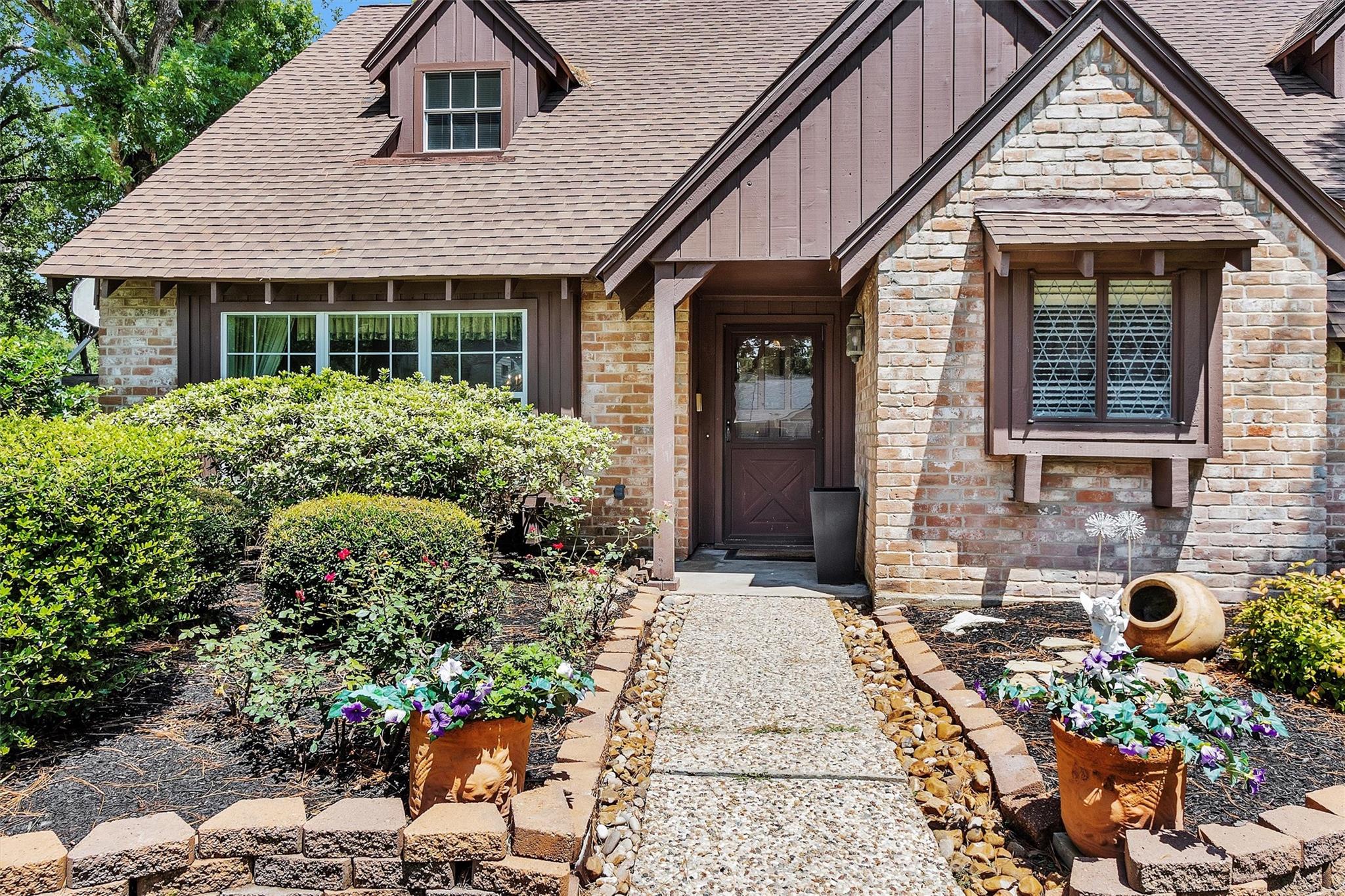 5934 Foresthaven Dr, Houston, TX 77066 photo