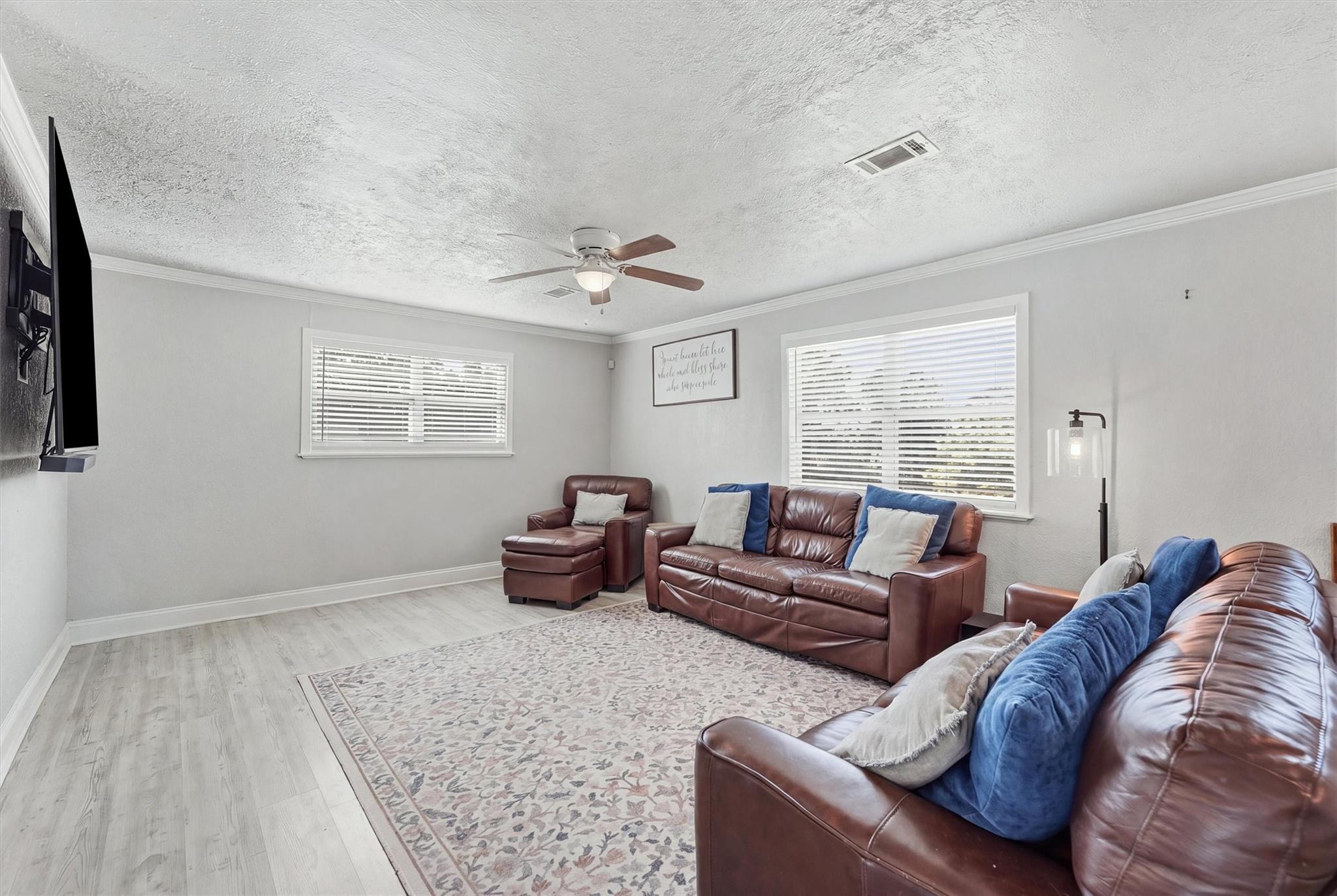 625 Shadylawn St, Shoreacres, TX 77571 photo
