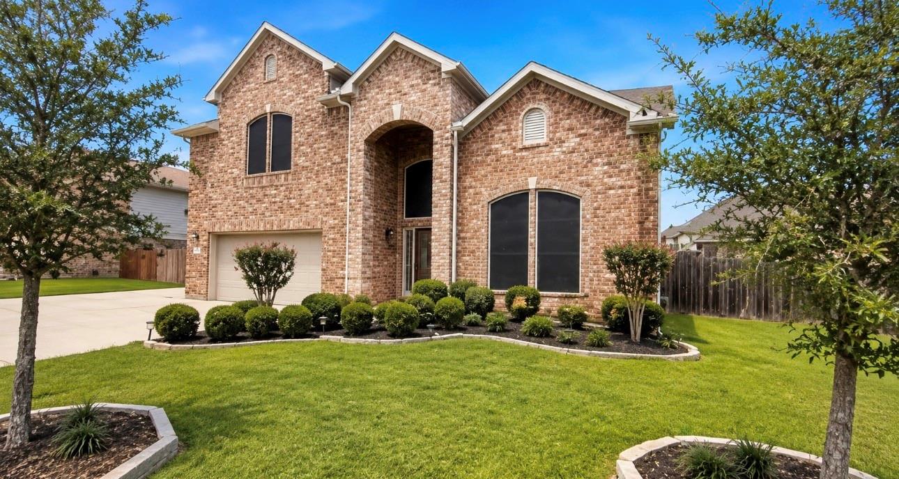 9518 Franklin Dr, Mont Belvieu, TX 77523