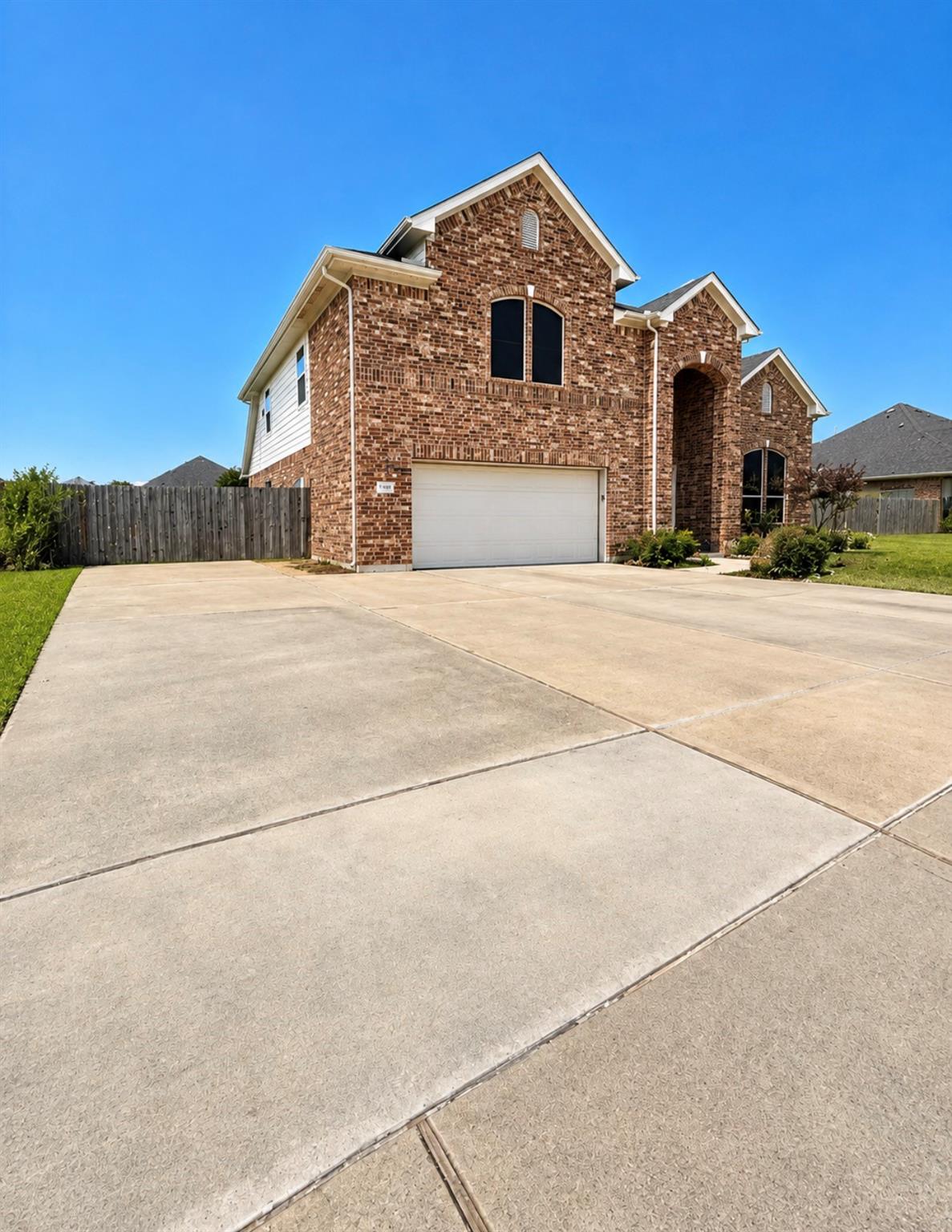 9518 Franklin Dr, Mont Belvieu, TX 77523 photo