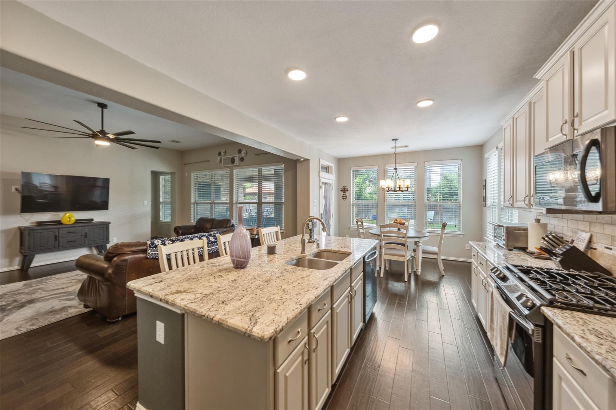 8109 Threadtail St, Conroe, TX 77385 photo