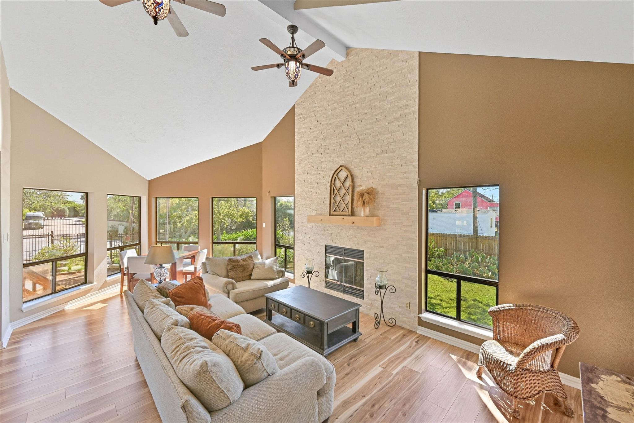 114 24 St, Dickinson, TX 77539