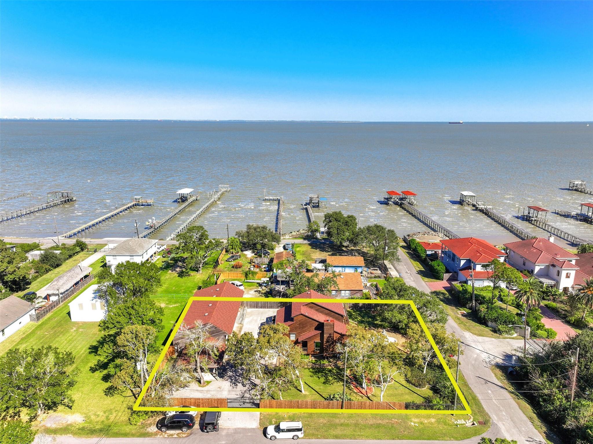 114 24 St, Dickinson, TX 77539 photo
