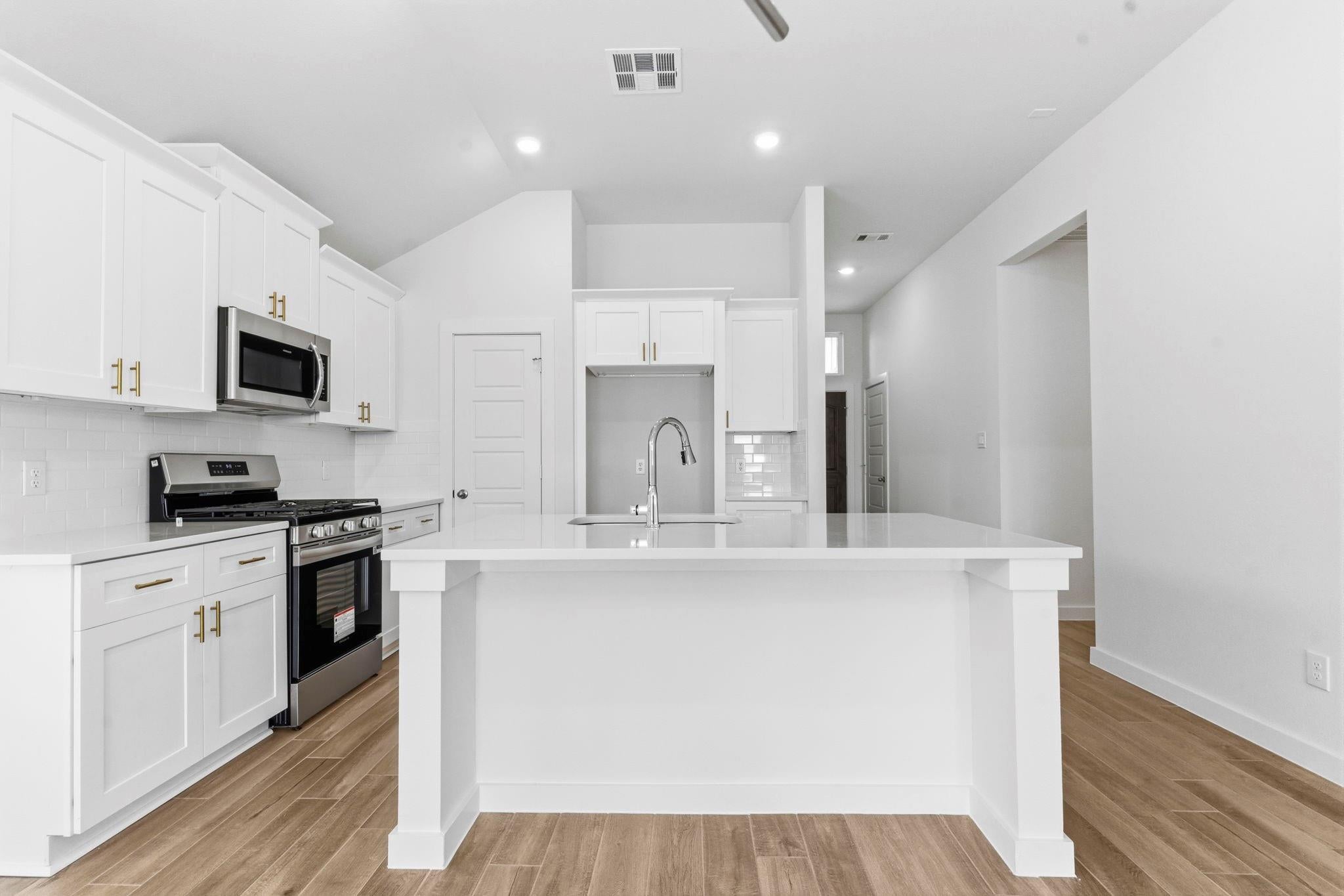 13218 Hayden Peak Dr, Iowa Colony, TX 77583 photo