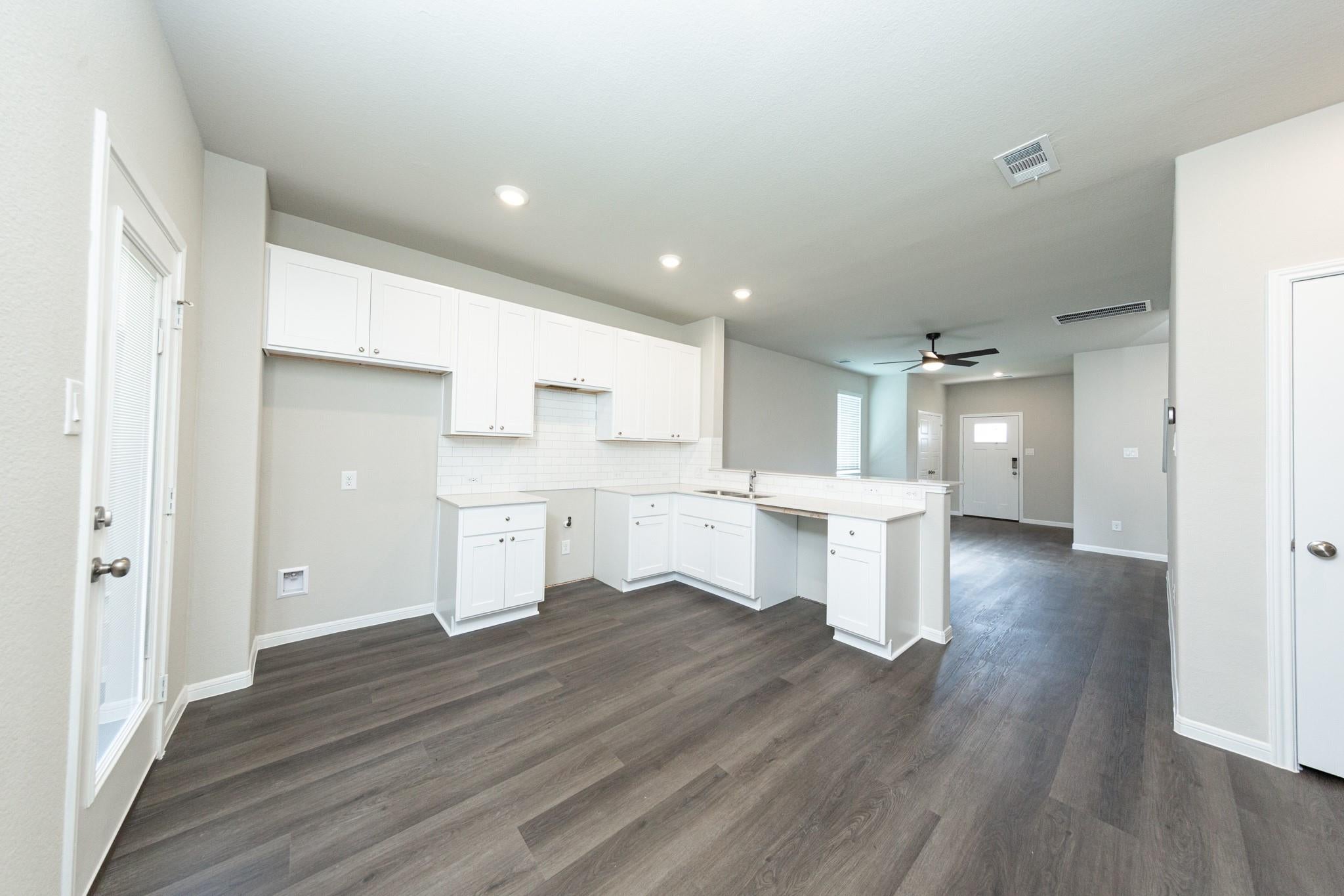 2126 Creole Creek Ln, Houston, TX 77090 photo
