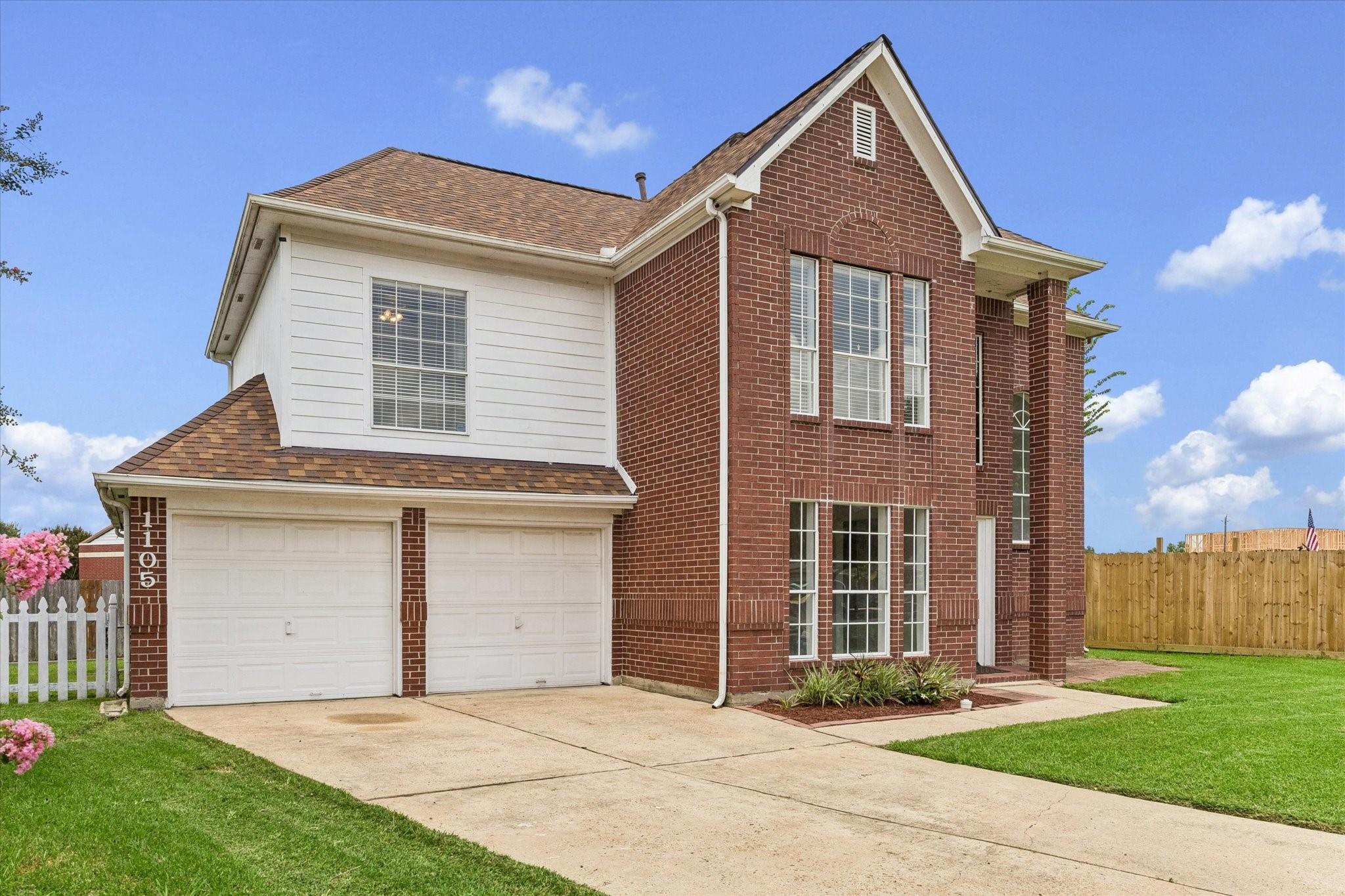 1105 Camelot Ln, Pearland, TX 77581 photo