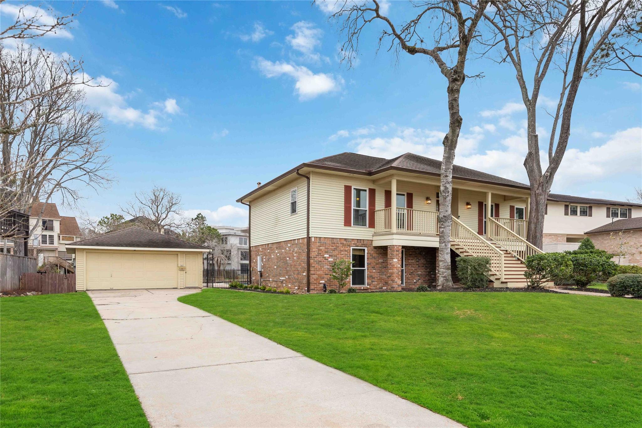 18623 Point Lookout Dr, Nassau Bay, TX 77058 photo