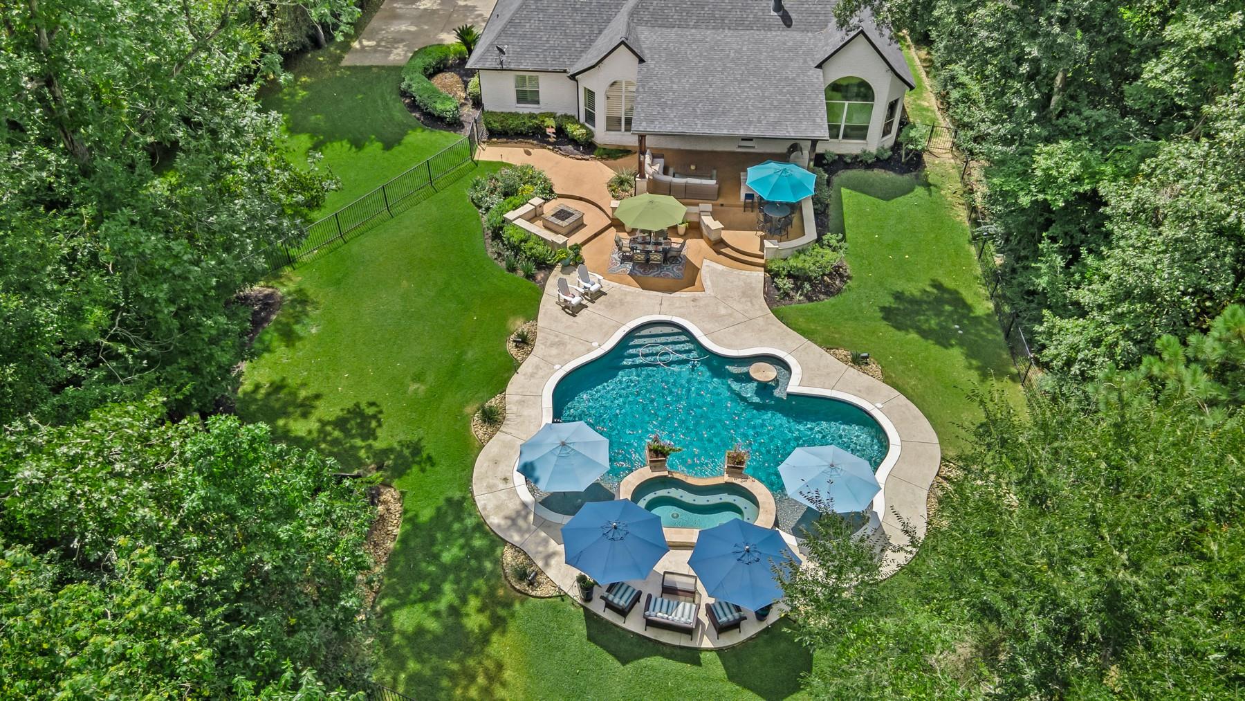 8979 Forest Lake Dr, Montgomery, TX 77316