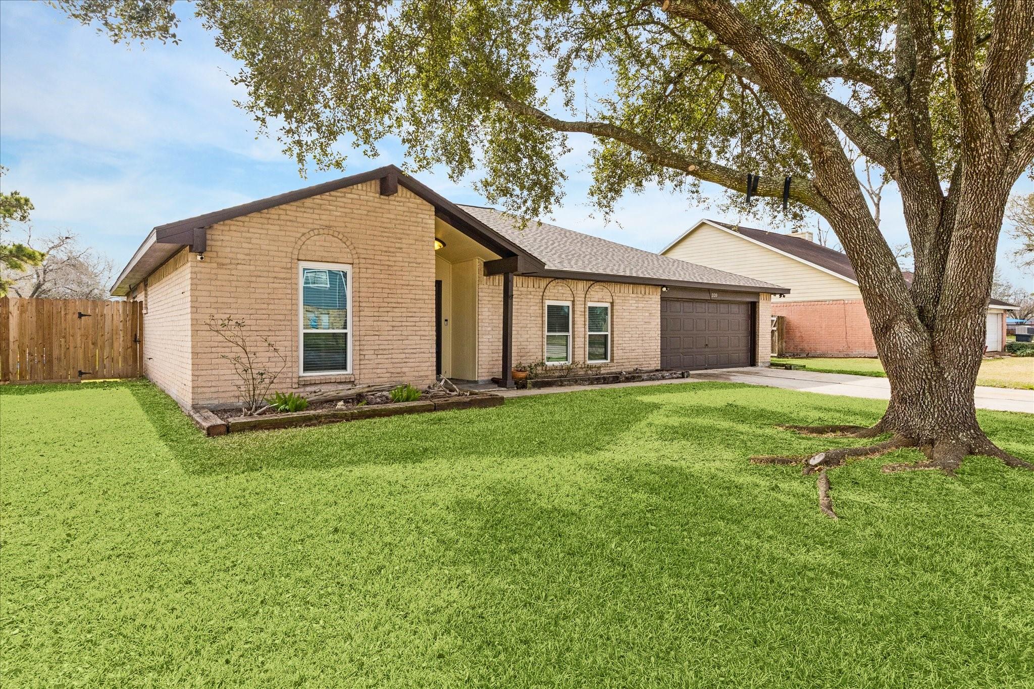 320 Creek Bend Dr, League City, TX 77573 photo