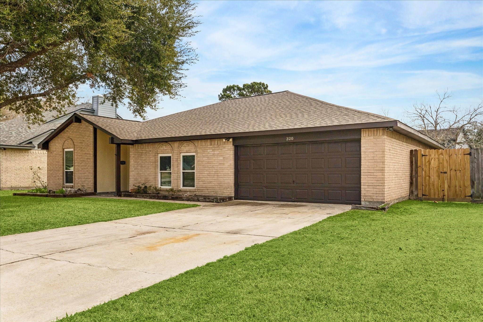 320 Creek Bend Dr, League City, TX 77573 photo