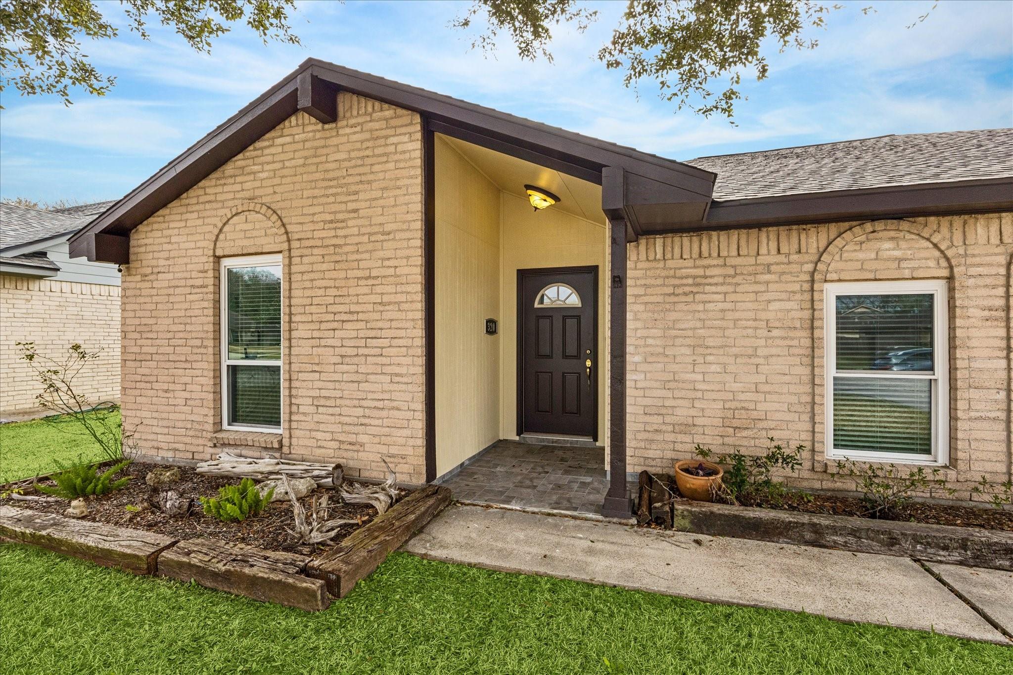 320 Creek Bend Dr, League City, TX 77573 photo