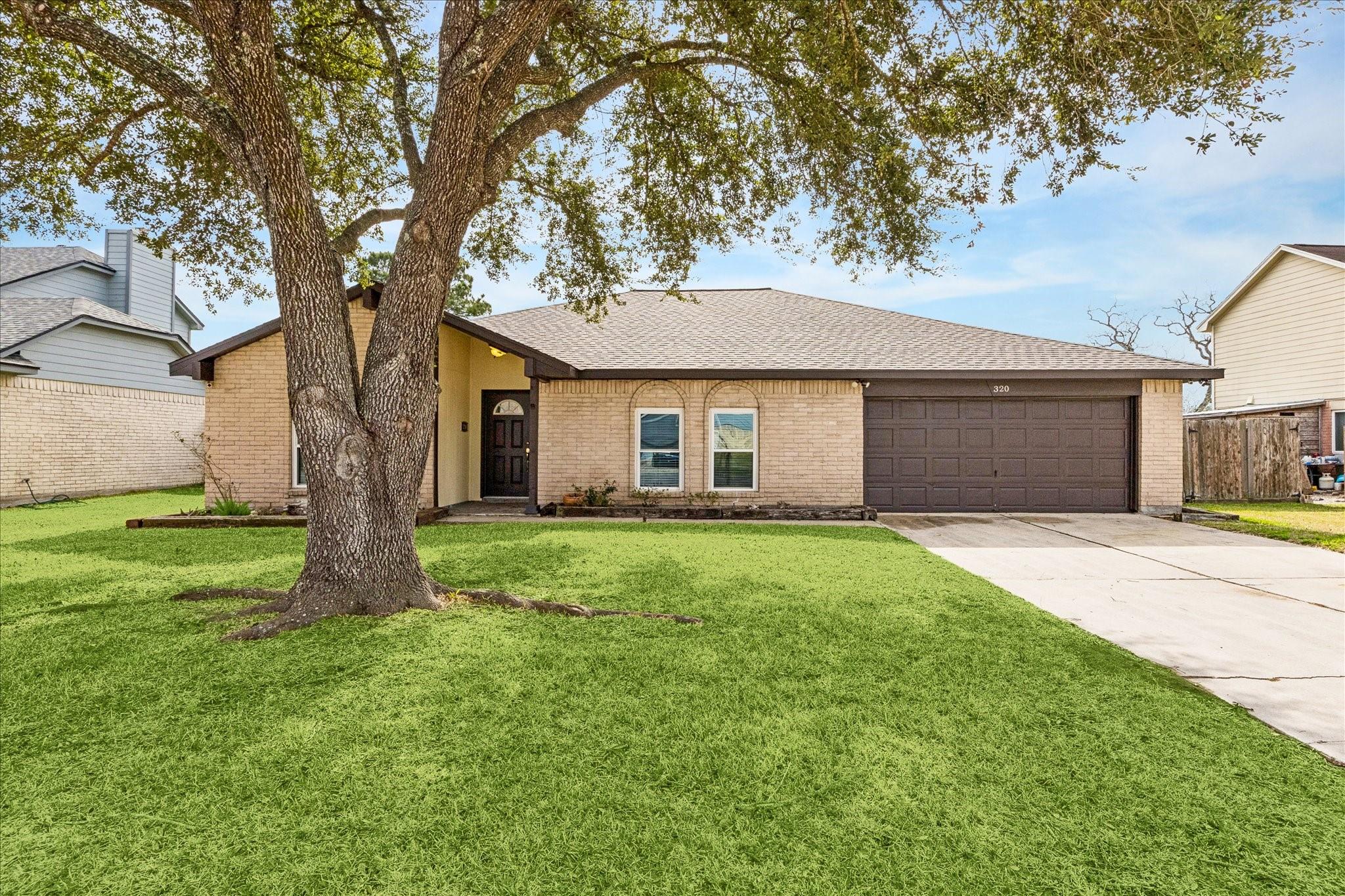 320 Creek Bend Dr, League City, TX 77573