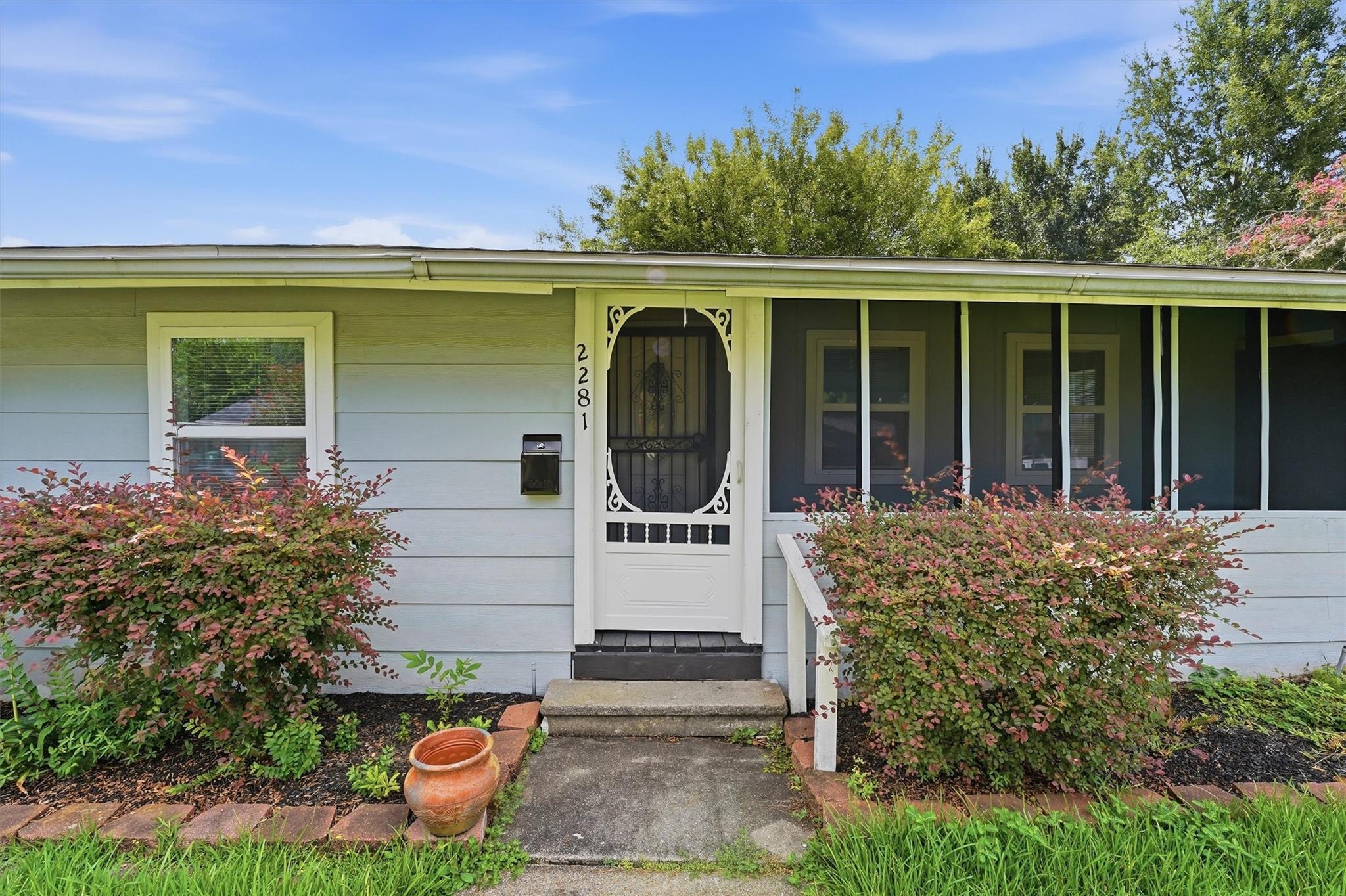2281 Des Jardines St, Houston, TX 77023 photo