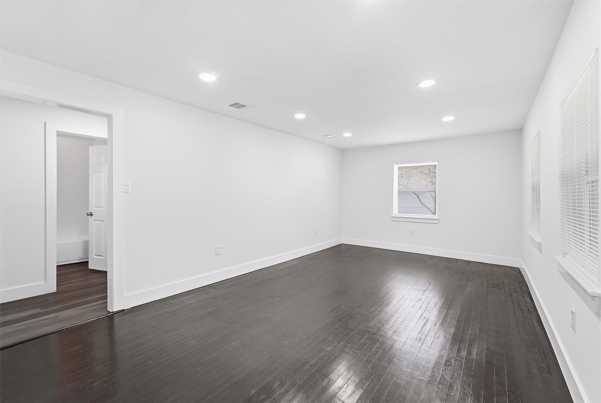 2281 Des Jardines St, Houston, TX 77023 photo