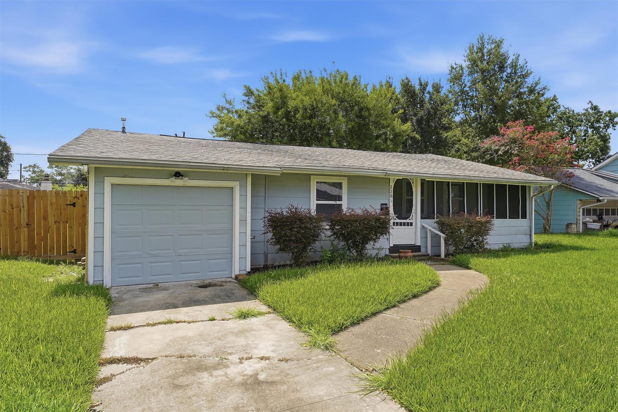 2281 Des Jardines St, Houston, TX 77023 photo