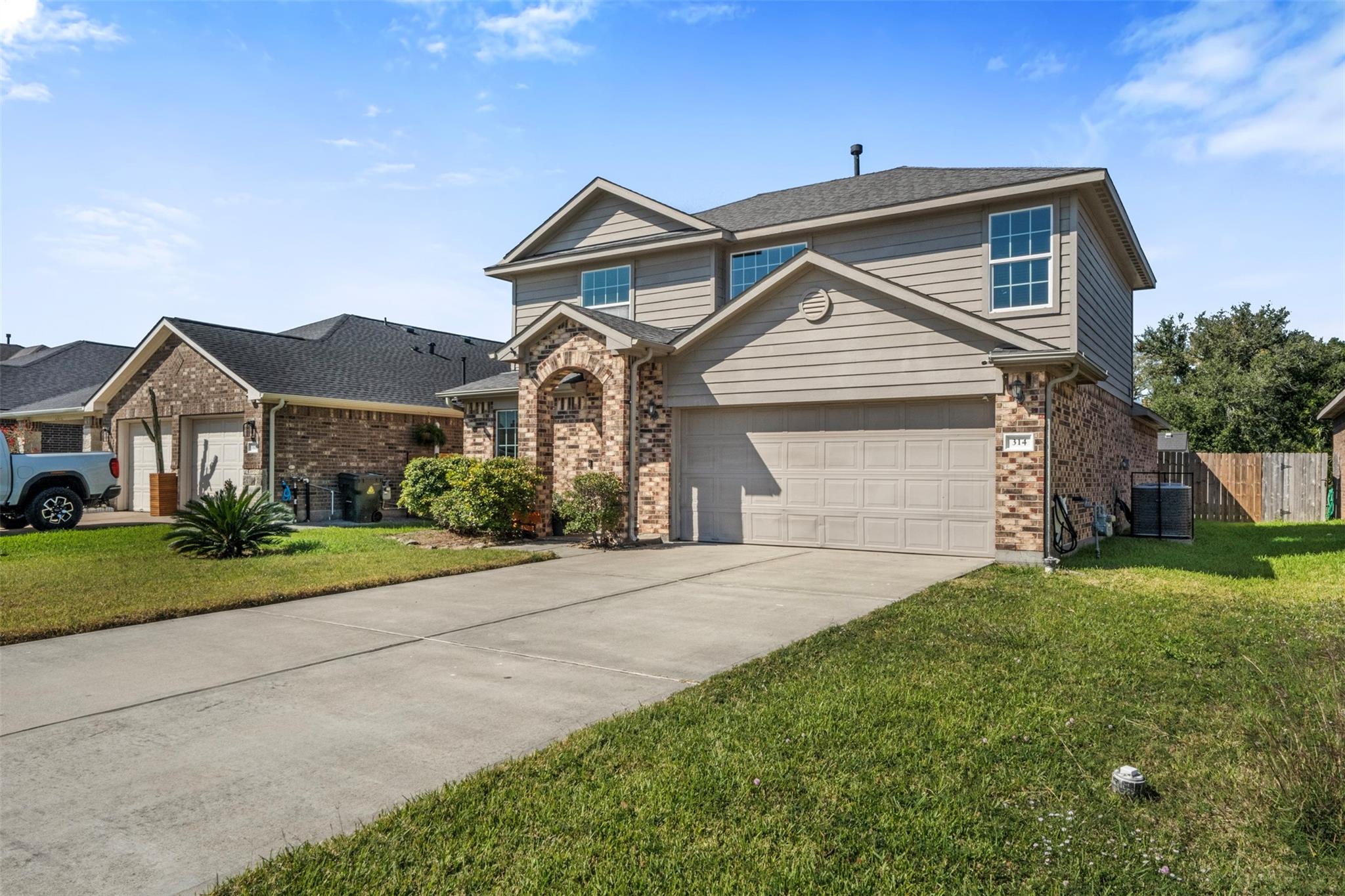 314 Gulf Winds Dr, Bacliff, TX 77518