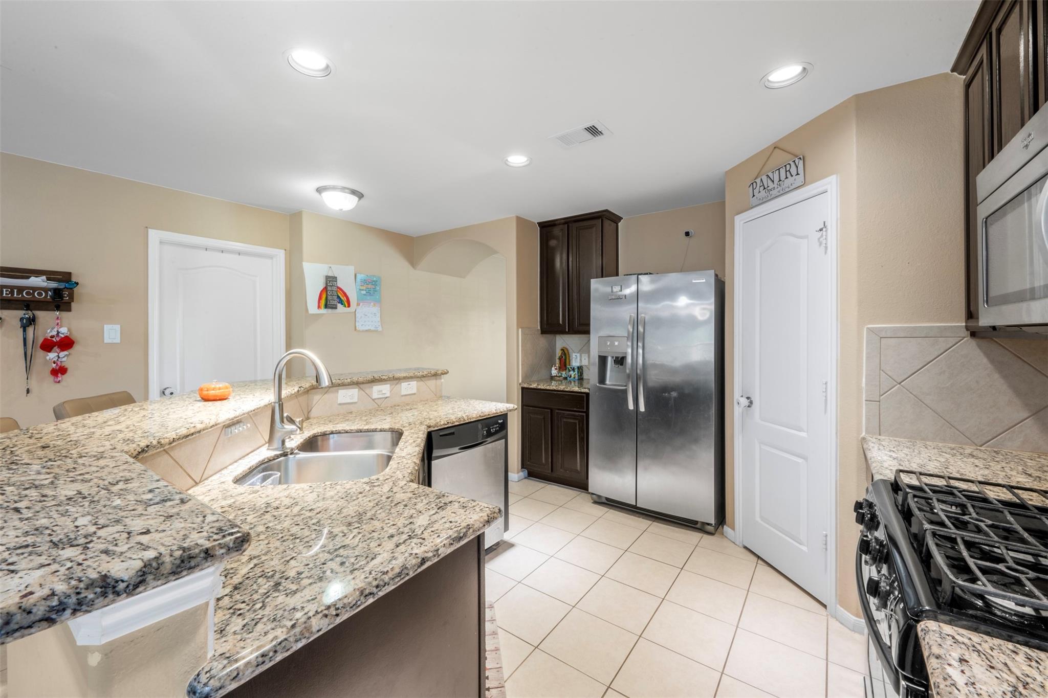 314 Gulf Winds Dr, Bacliff, TX 77518 photo