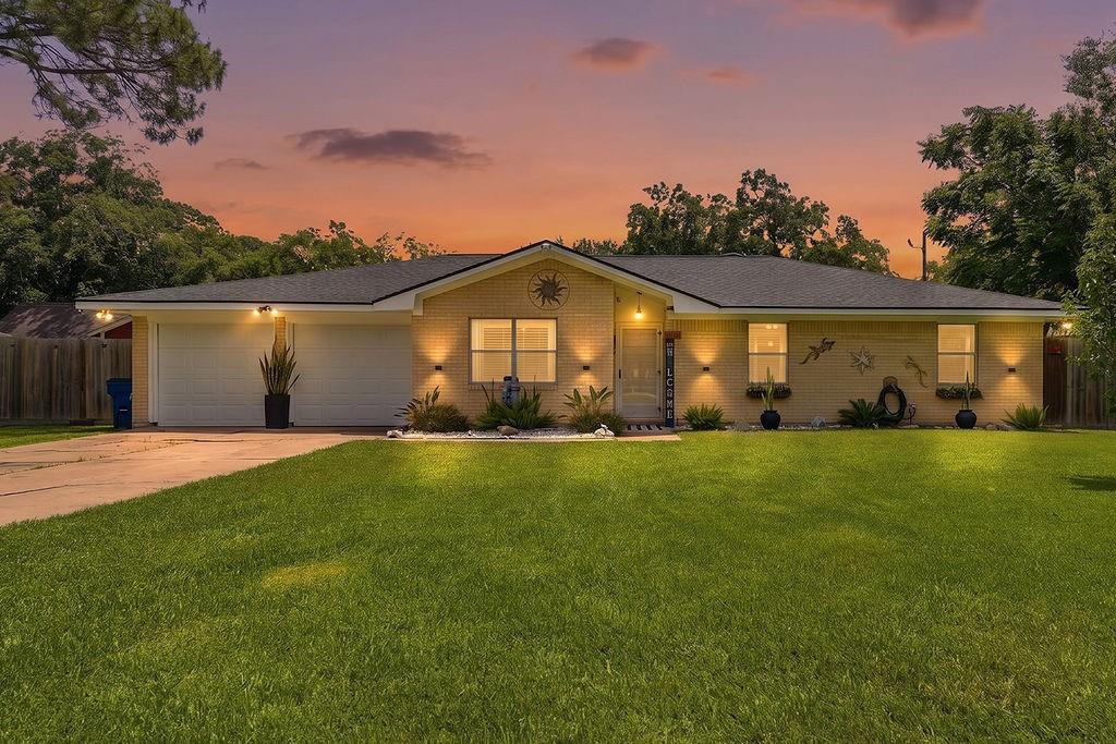 702 Lane Rd, Texas City, TX 77591