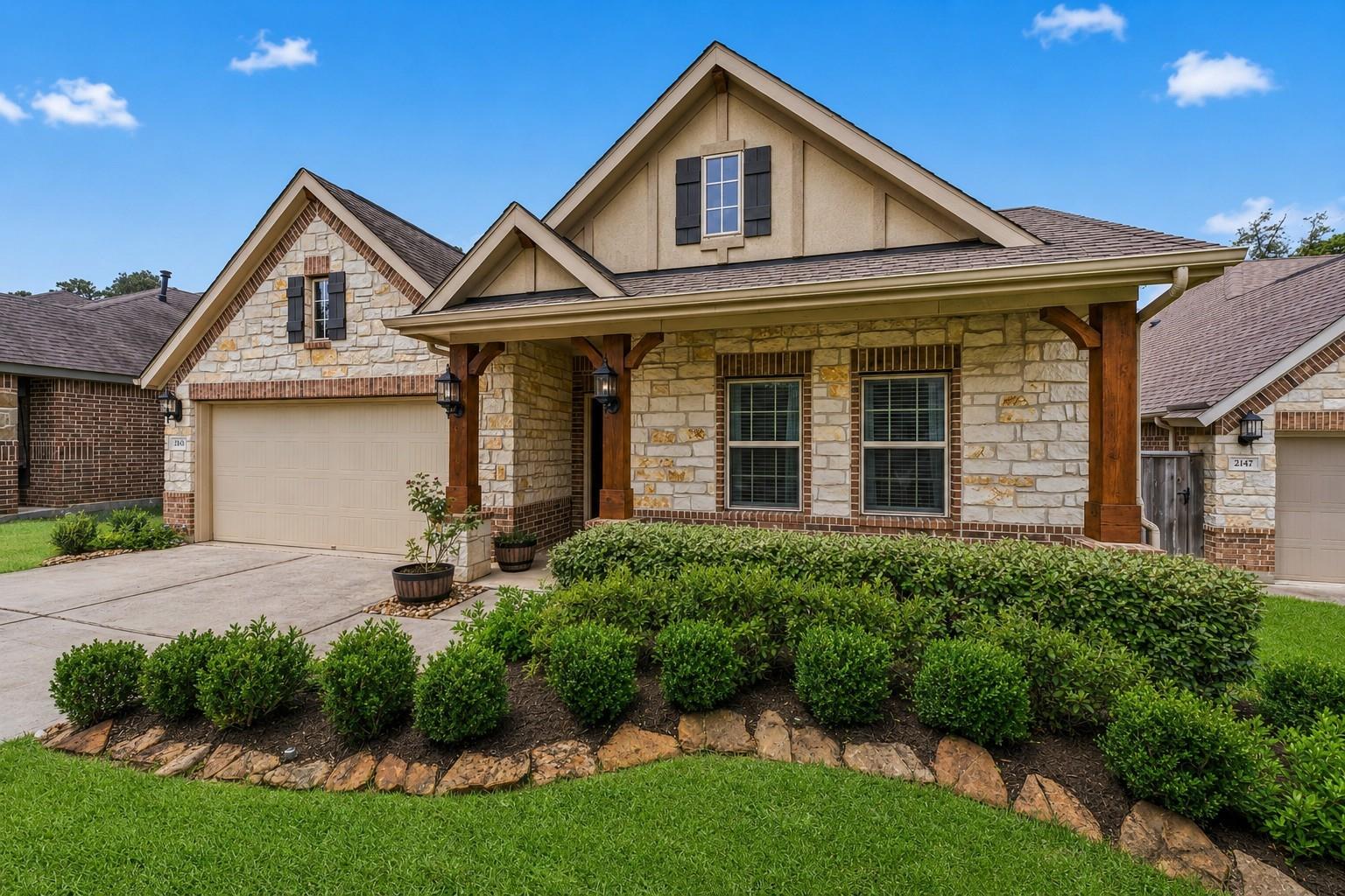 2143 Moss Creek Ln, Conroe, TX 77304