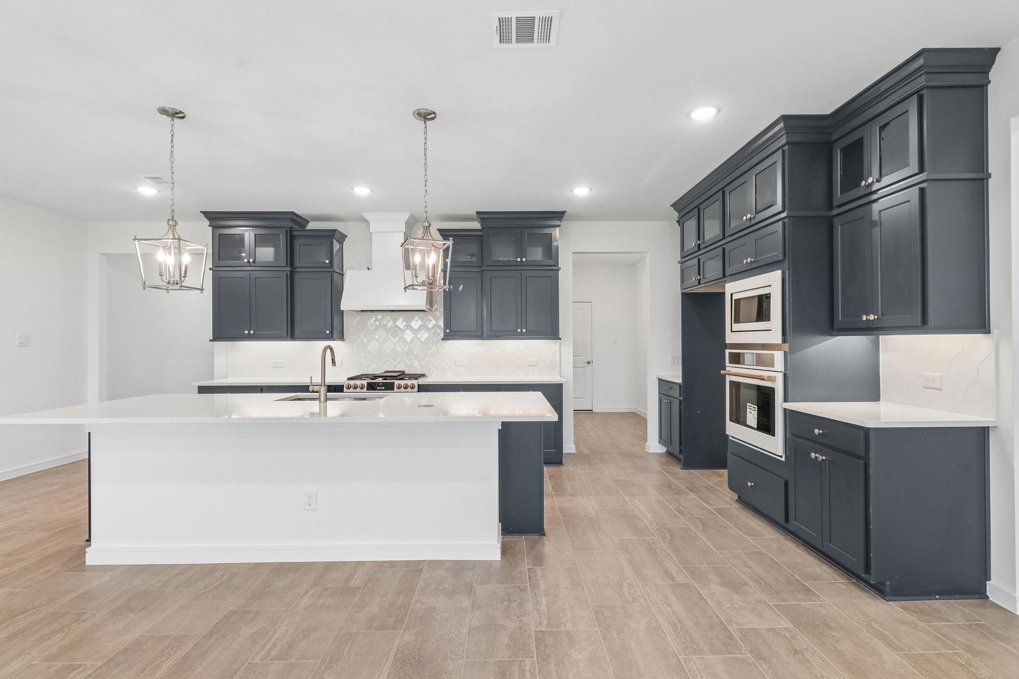 11822 Fashion Cir, Mont Belvieu, TX 77535 photo
