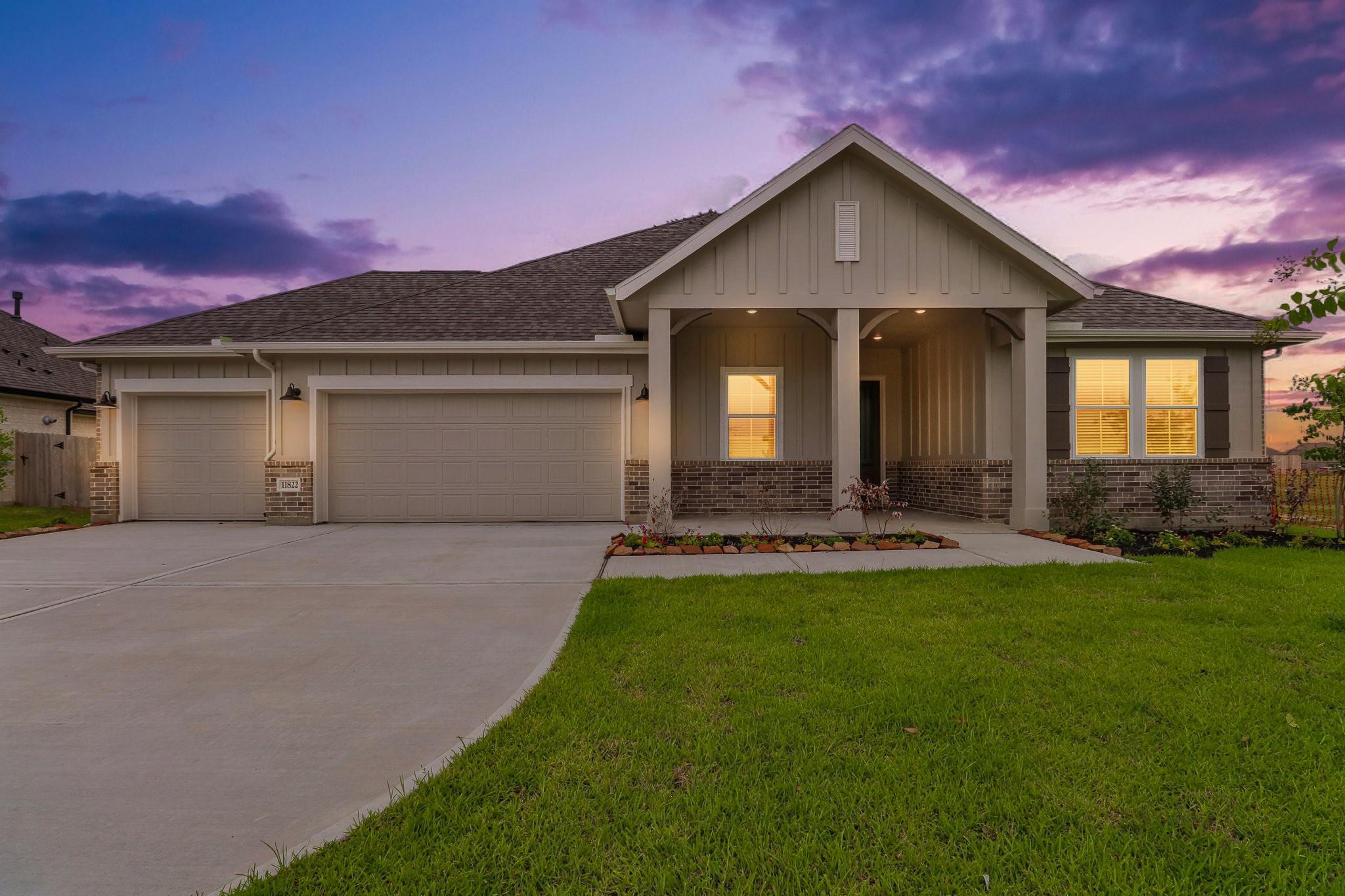 11822 Fashion Cir, Mont Belvieu, TX 77535